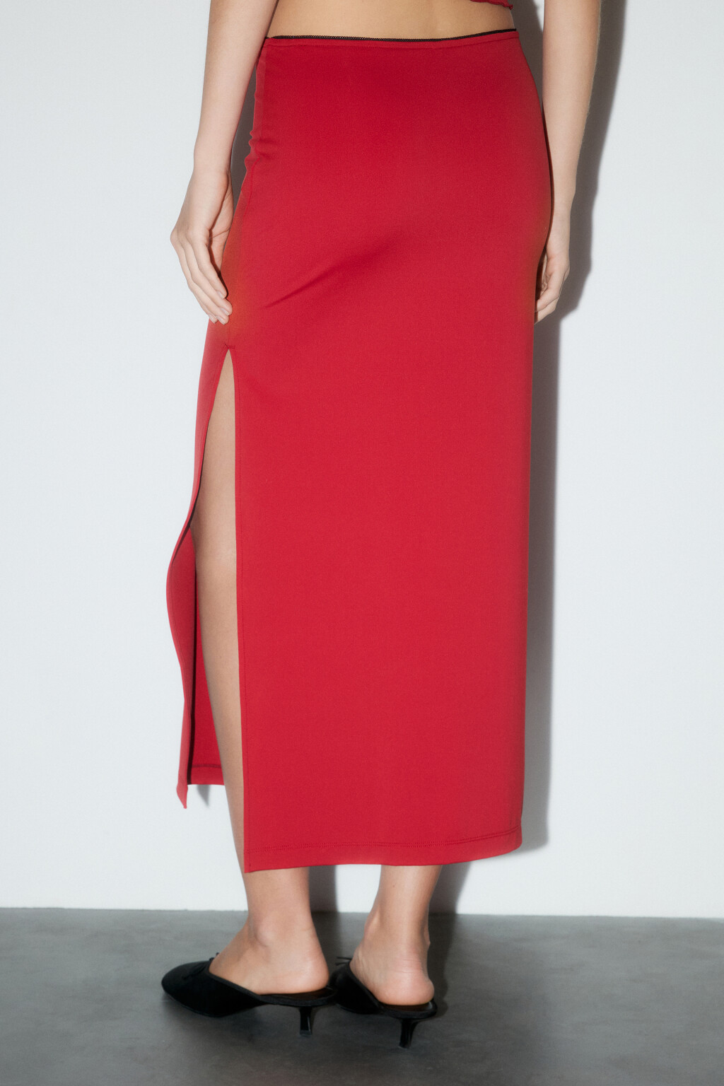 Юбка миди облегающая с бантиком - цвет красный - 3