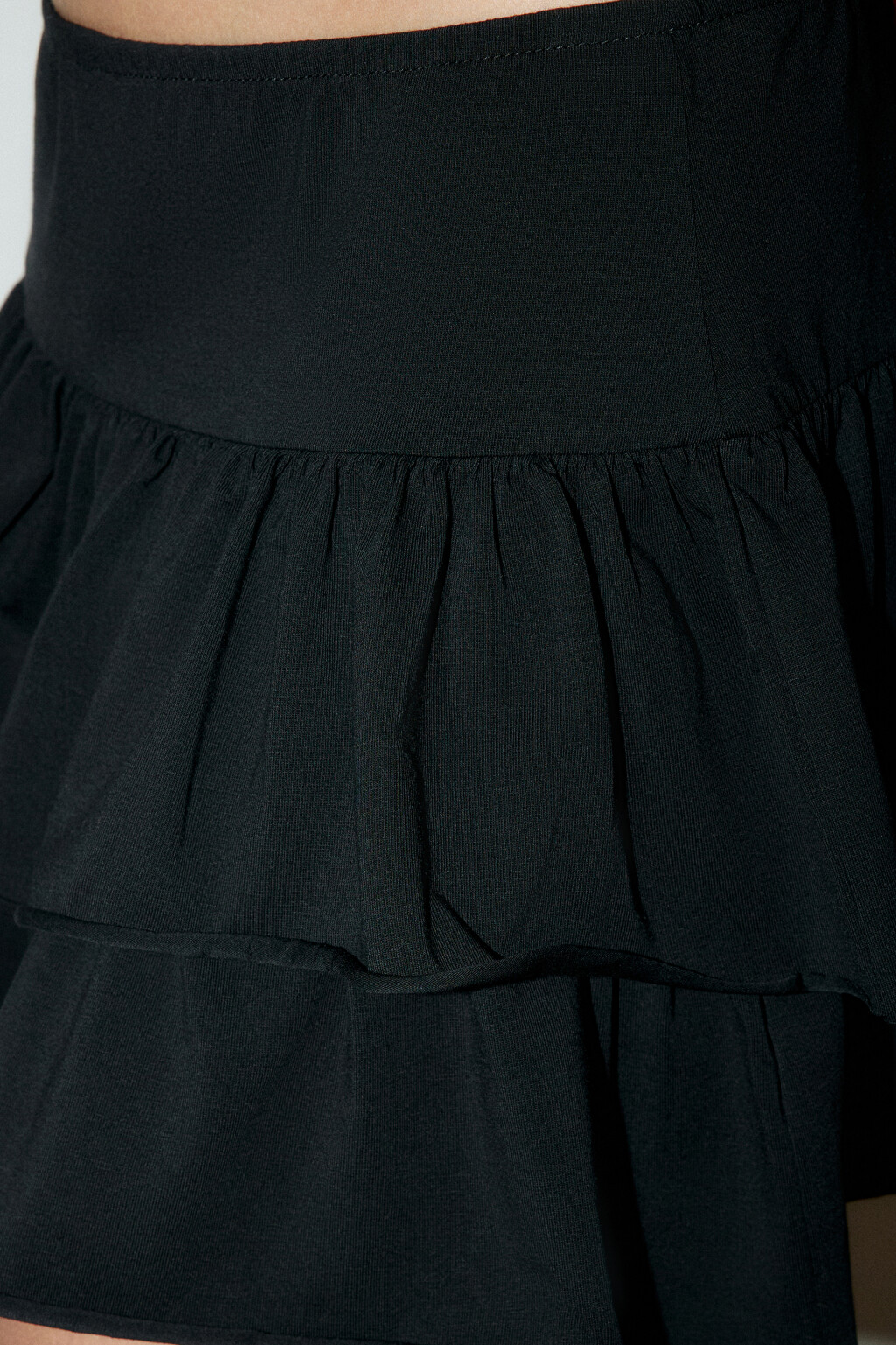 Юбка мини трикотажная с воланами - цвет черный - 6