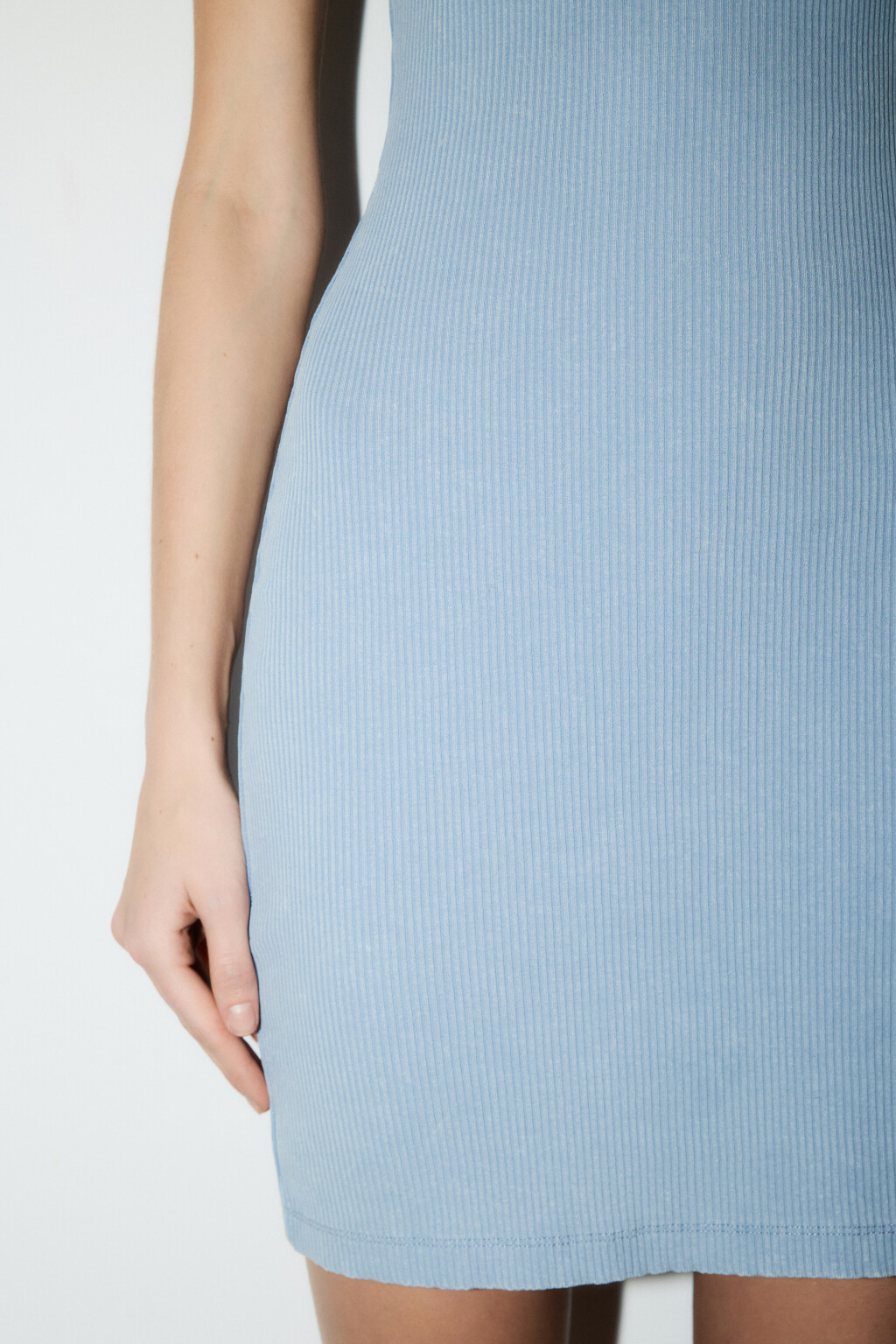 Платье-майка мини с вареным эффектом - цвет голубой - 6