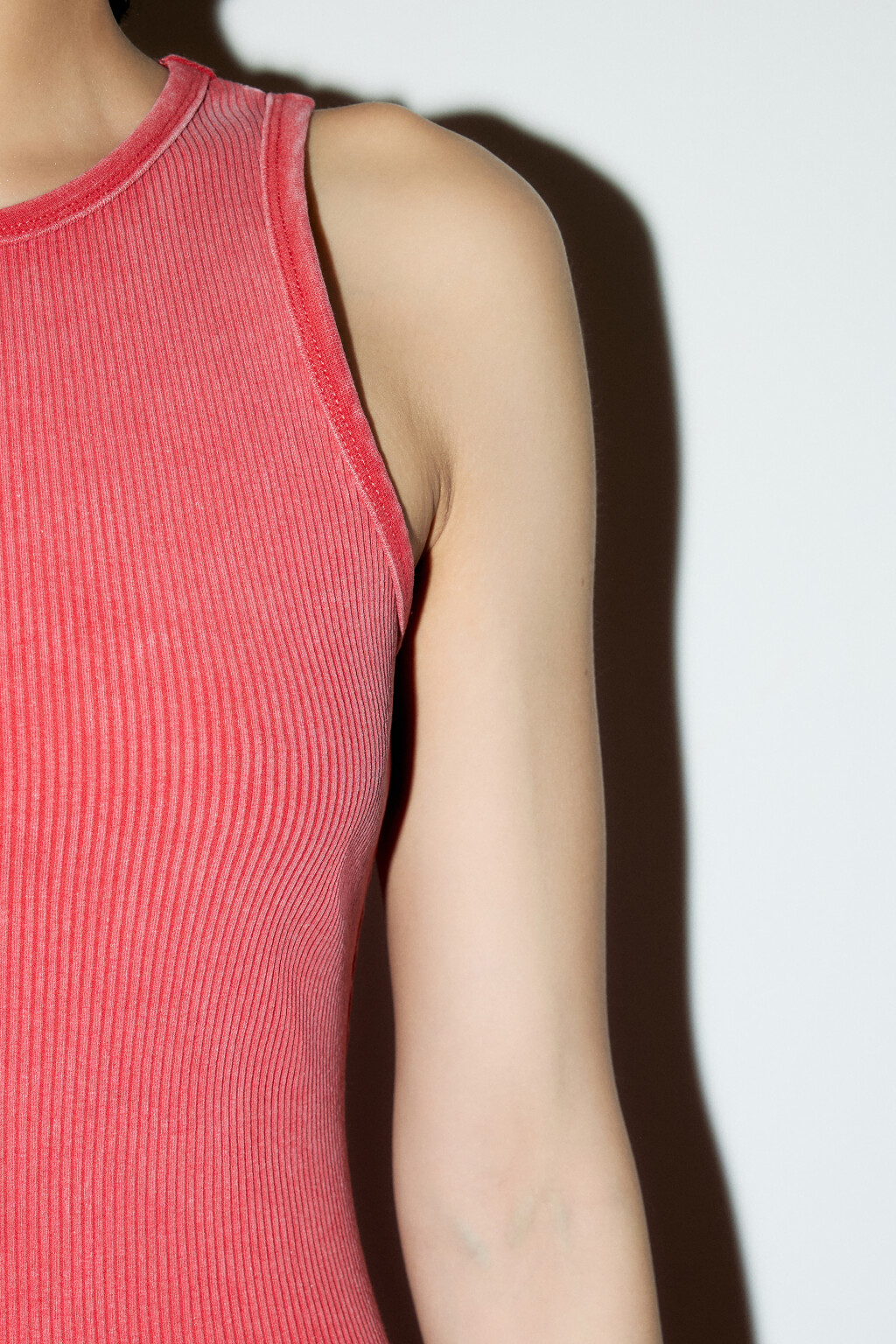 Платье-майка мини с вареным эффектом - цвет красный - 6