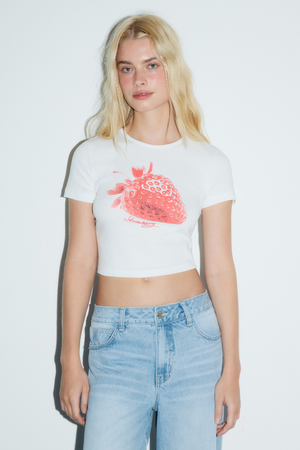 Футболка-топ укороченная с принтом - цвет белый - 2