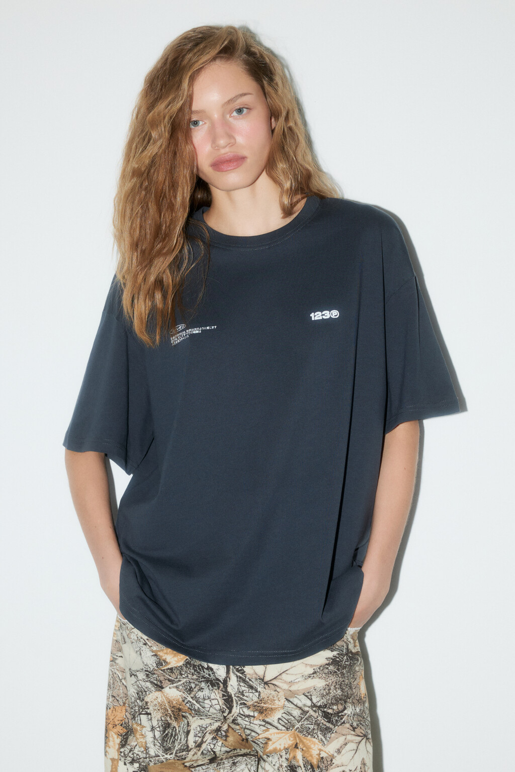 Футболка oversize хлопковая с принтом - цвет серый - 2