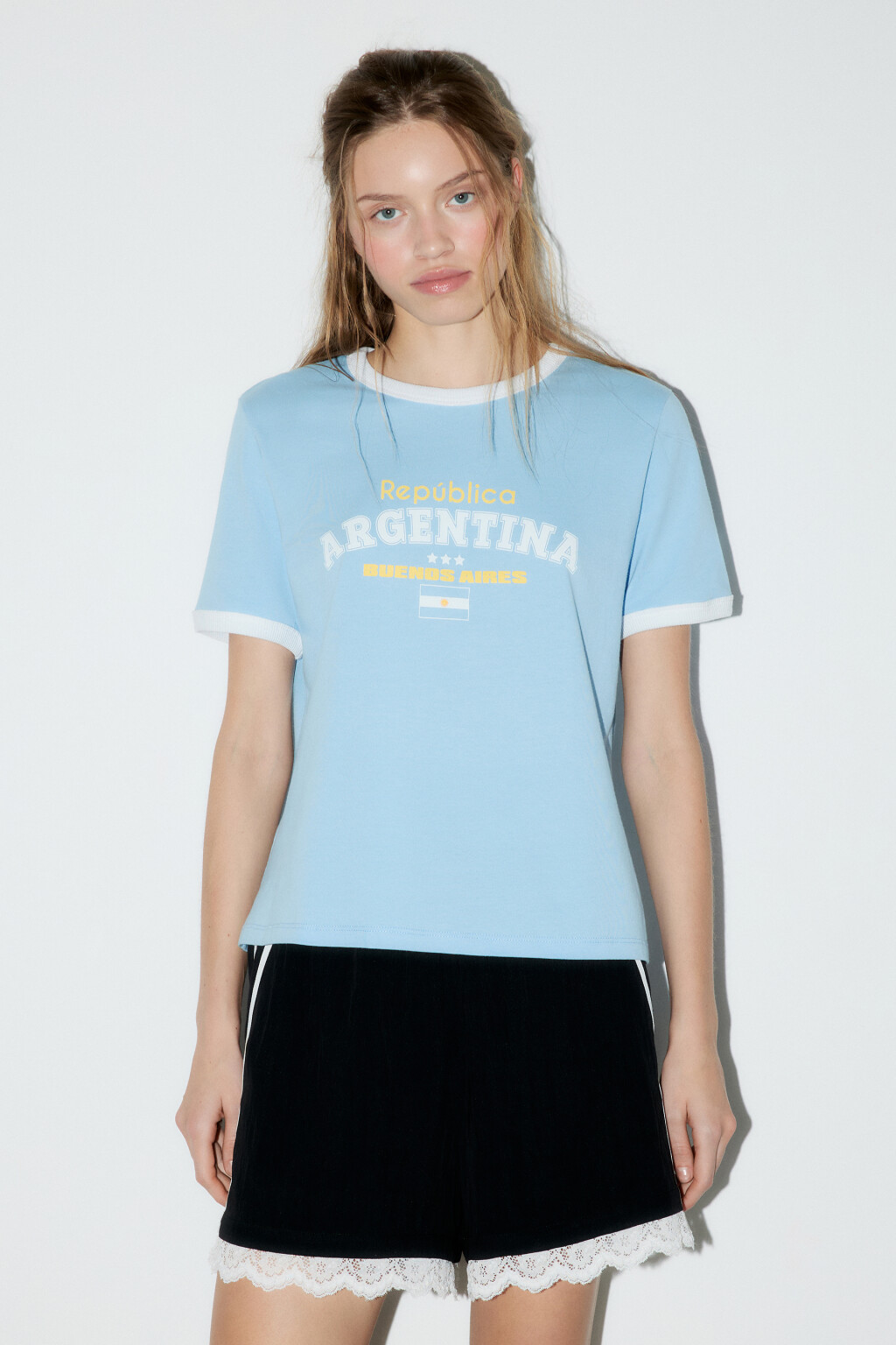 Футболка хлопковая с принтом-надписью - цвет голубой - 2