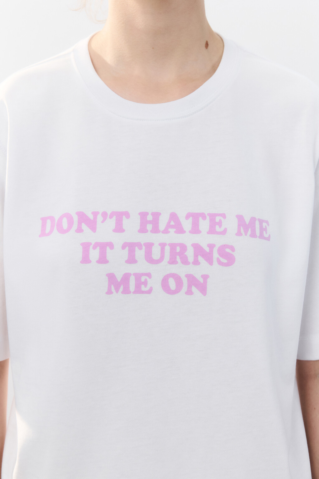 Футболка oversize укороченная с принтом - цвет белый - 6