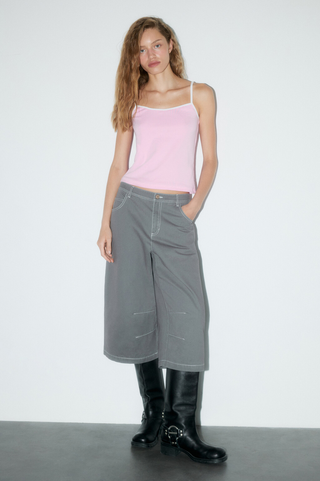 Майка облегающая с контрастными бретельками - цвет розовый - 5