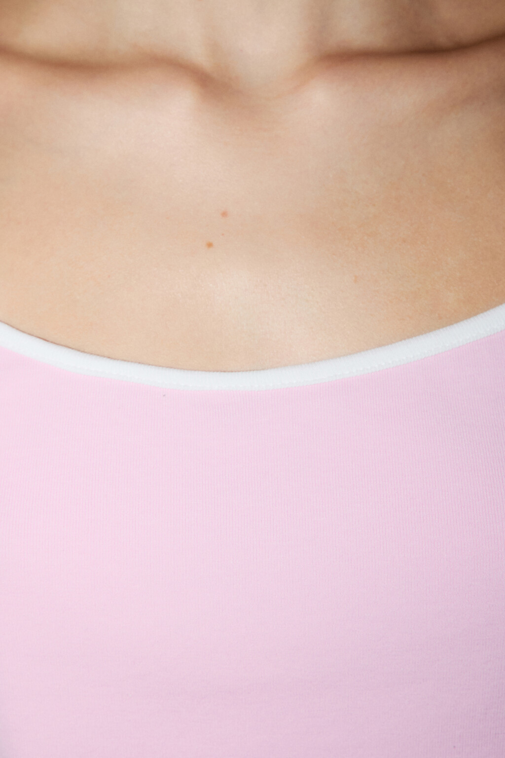 Майка облегающая с контрастными бретельками - цвет розовый - 6