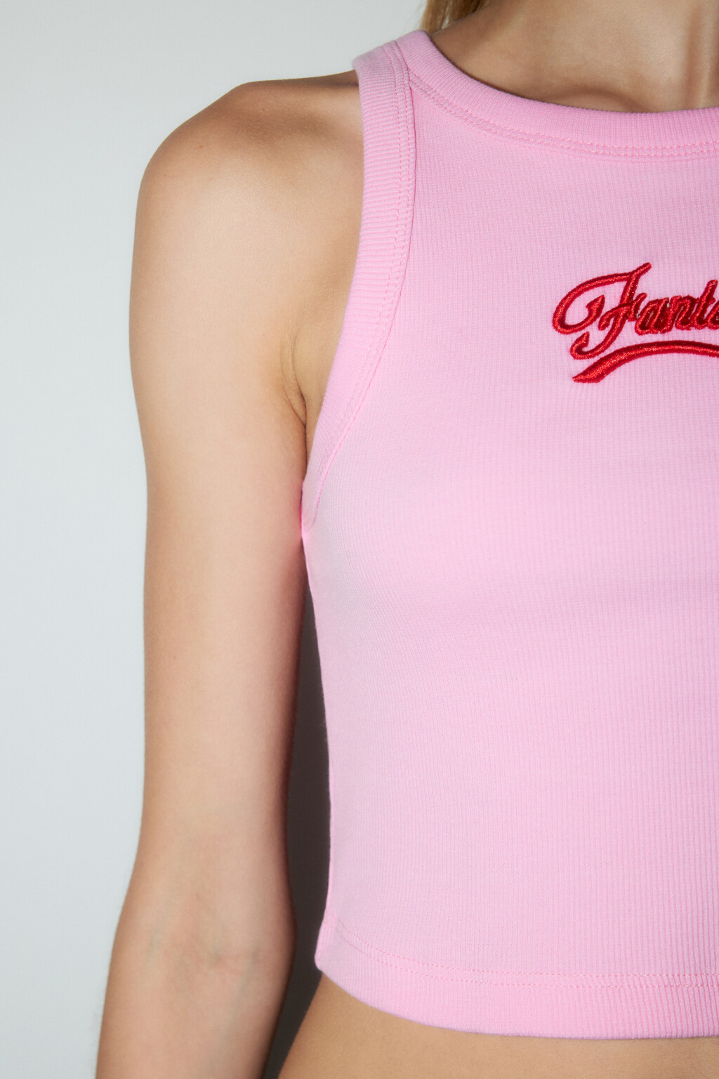 Майка в рубчик укороченная с надписью - цвет розовый - 6