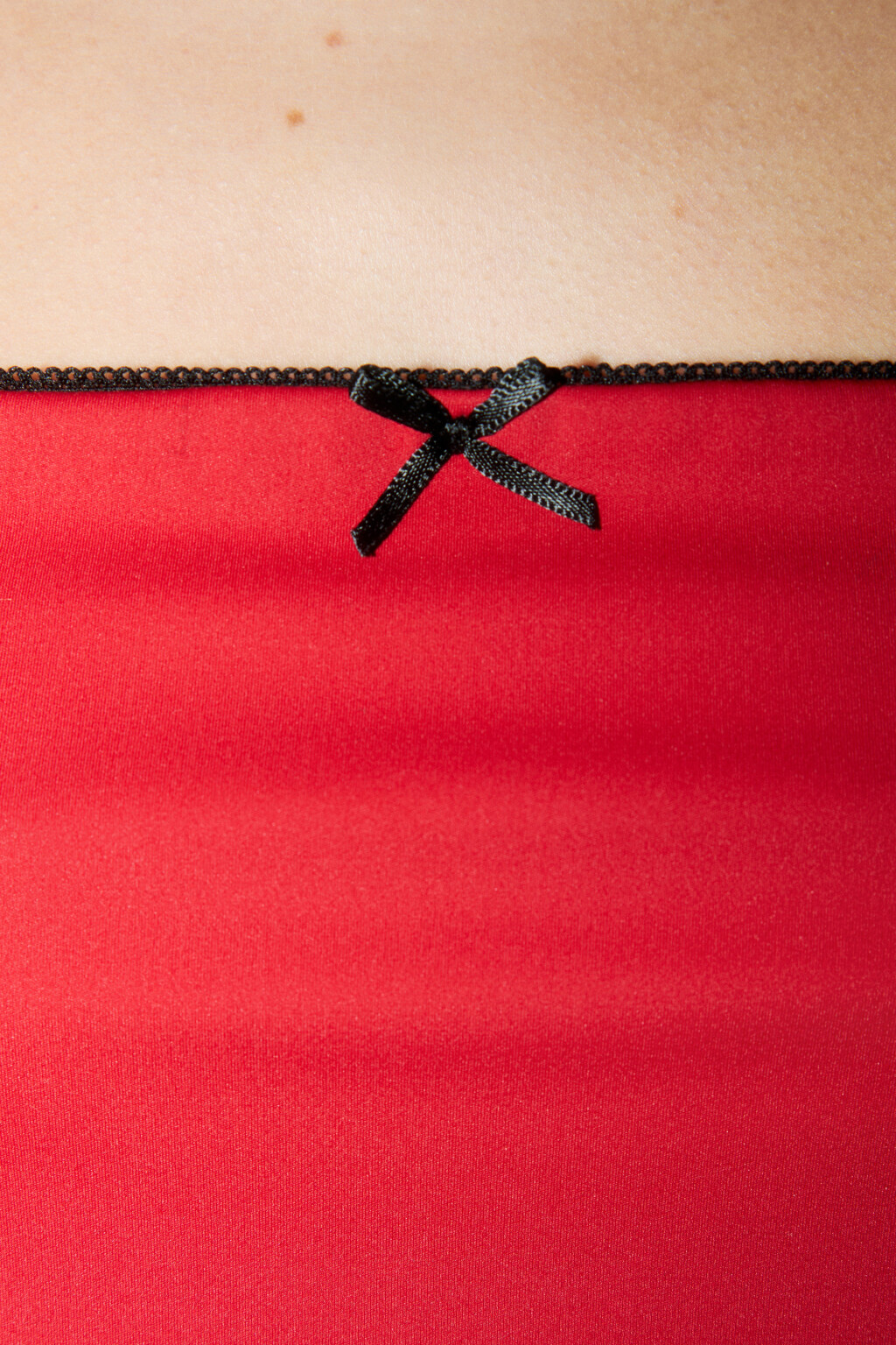 Топ-майка на тонких бретельках с бантиком - цвет красный - 5