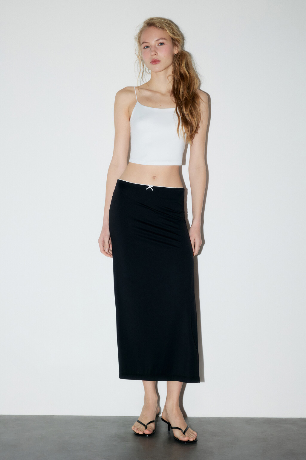 Майка-топ на тонких бретельках - цвет белый - 4