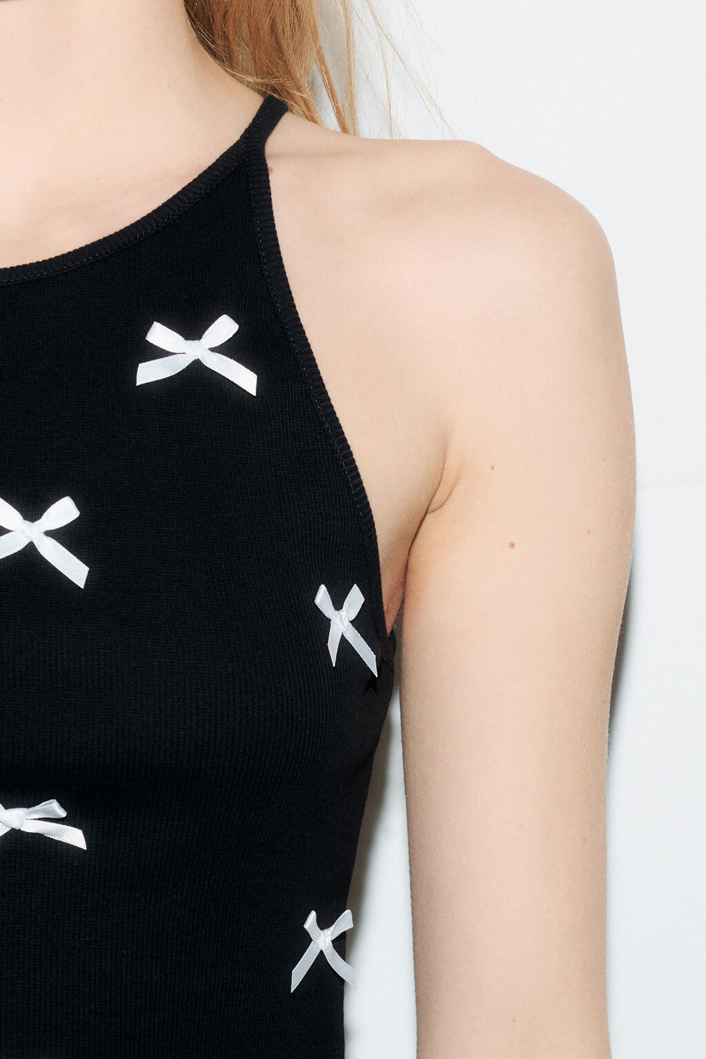 Майка-топ в рубчик с декором - цвет черный - 8