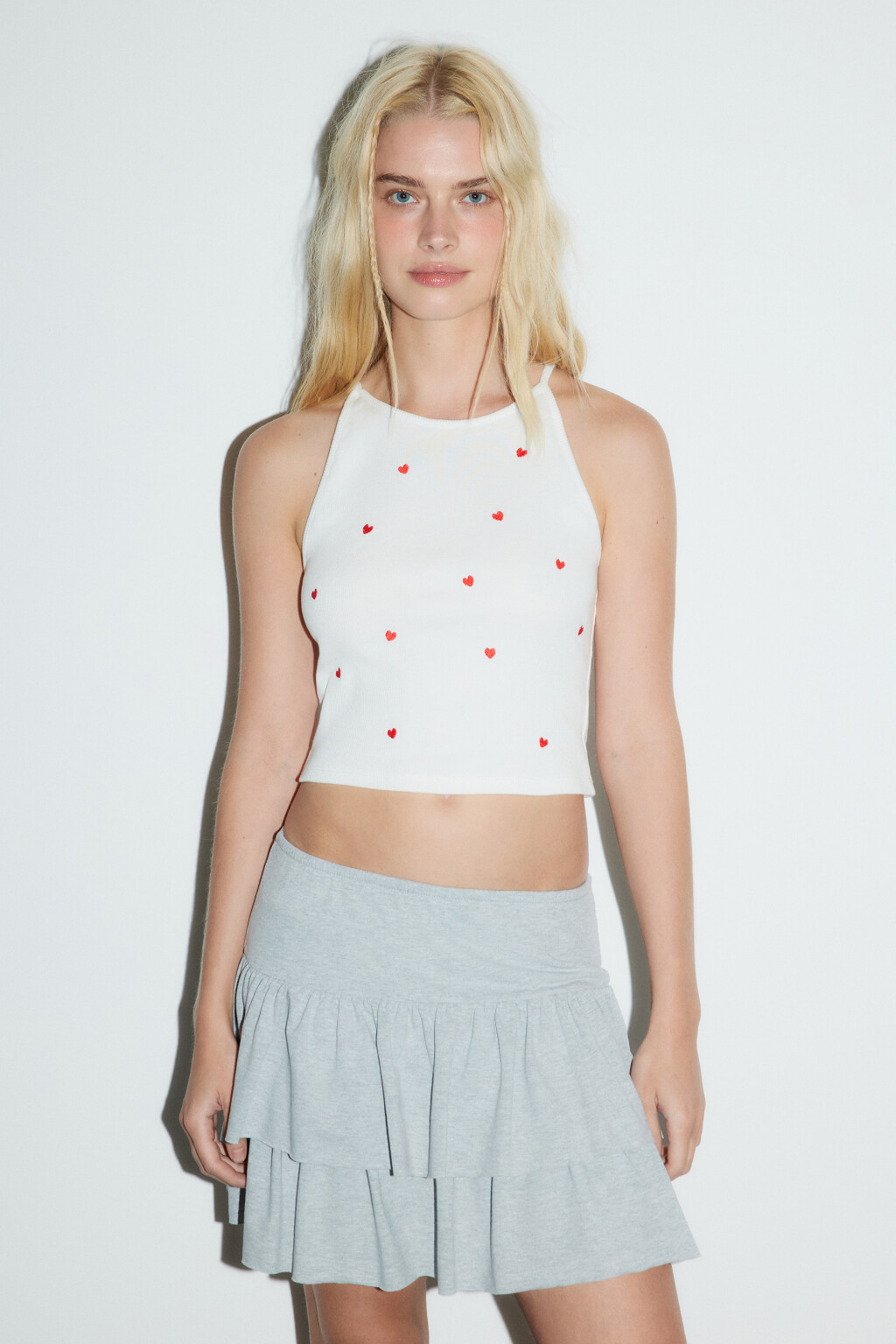 Майка-топ в рубчик с декором - цвет белый - 2