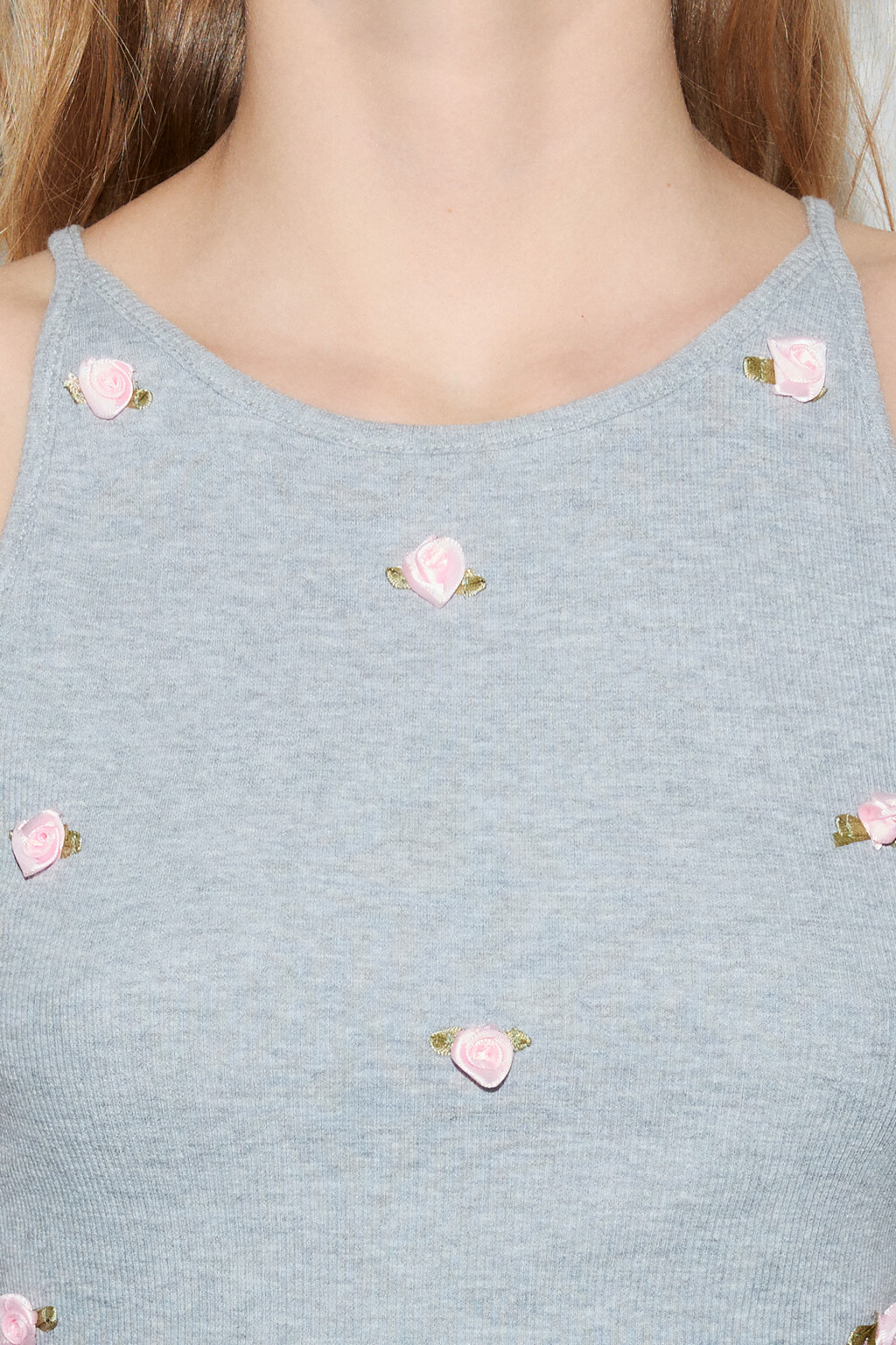 Майка-топ в рубчик с декором из цветов - цвет серый - 5