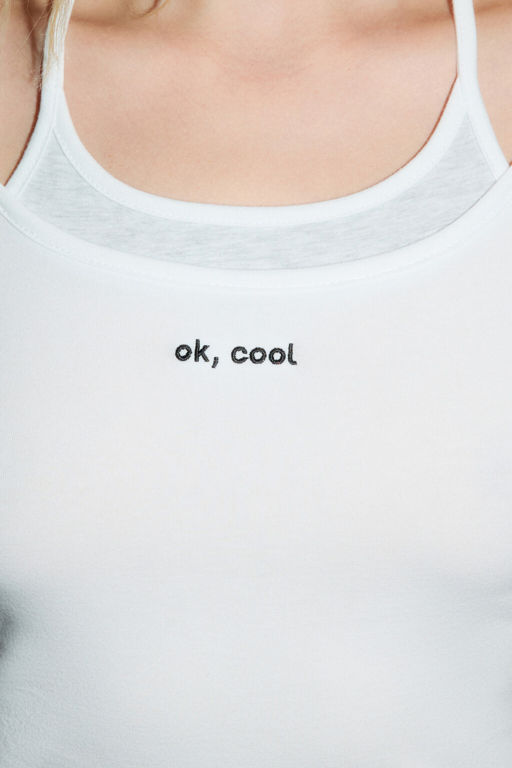 Топ-майка на бретельках с завязками на шее - цвет белый - 5