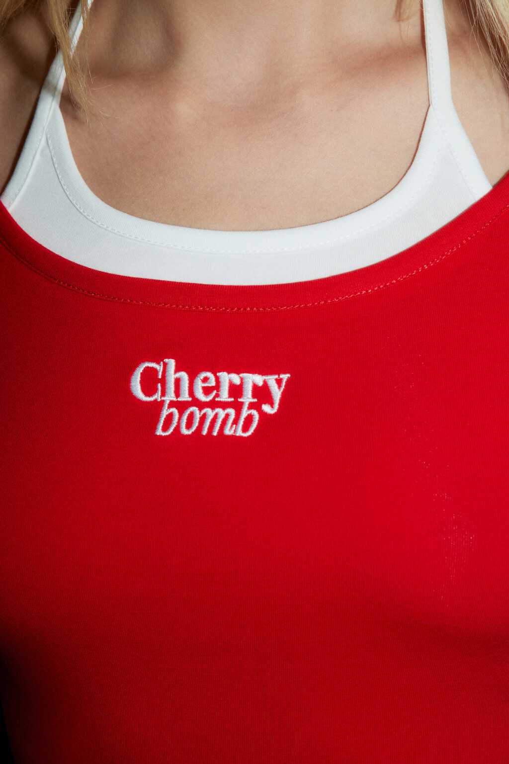 Топ-майка на бретельках с завязками на шее - цвет красный - 5