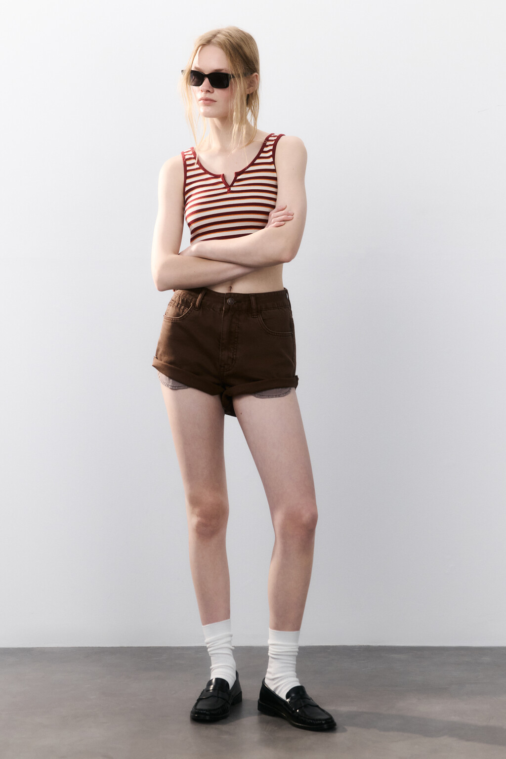 Майка трикотажная с вырезом на груди - цвет мультиколор - 4