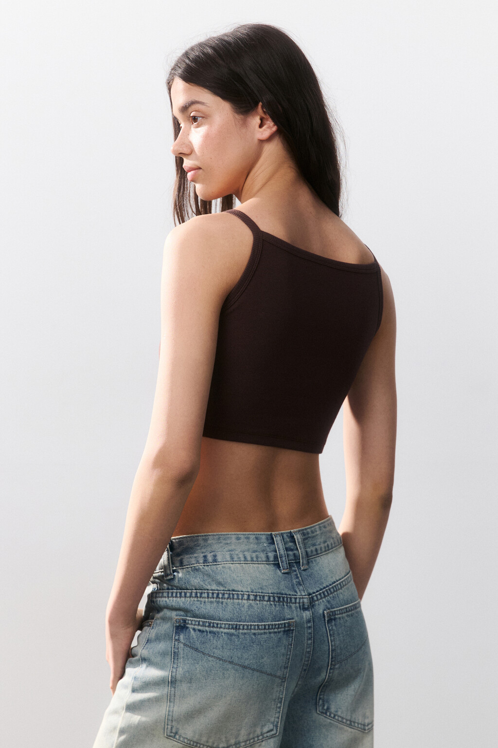 Майка-топ в рубчик с вышивкой - цвет коричневый - 3