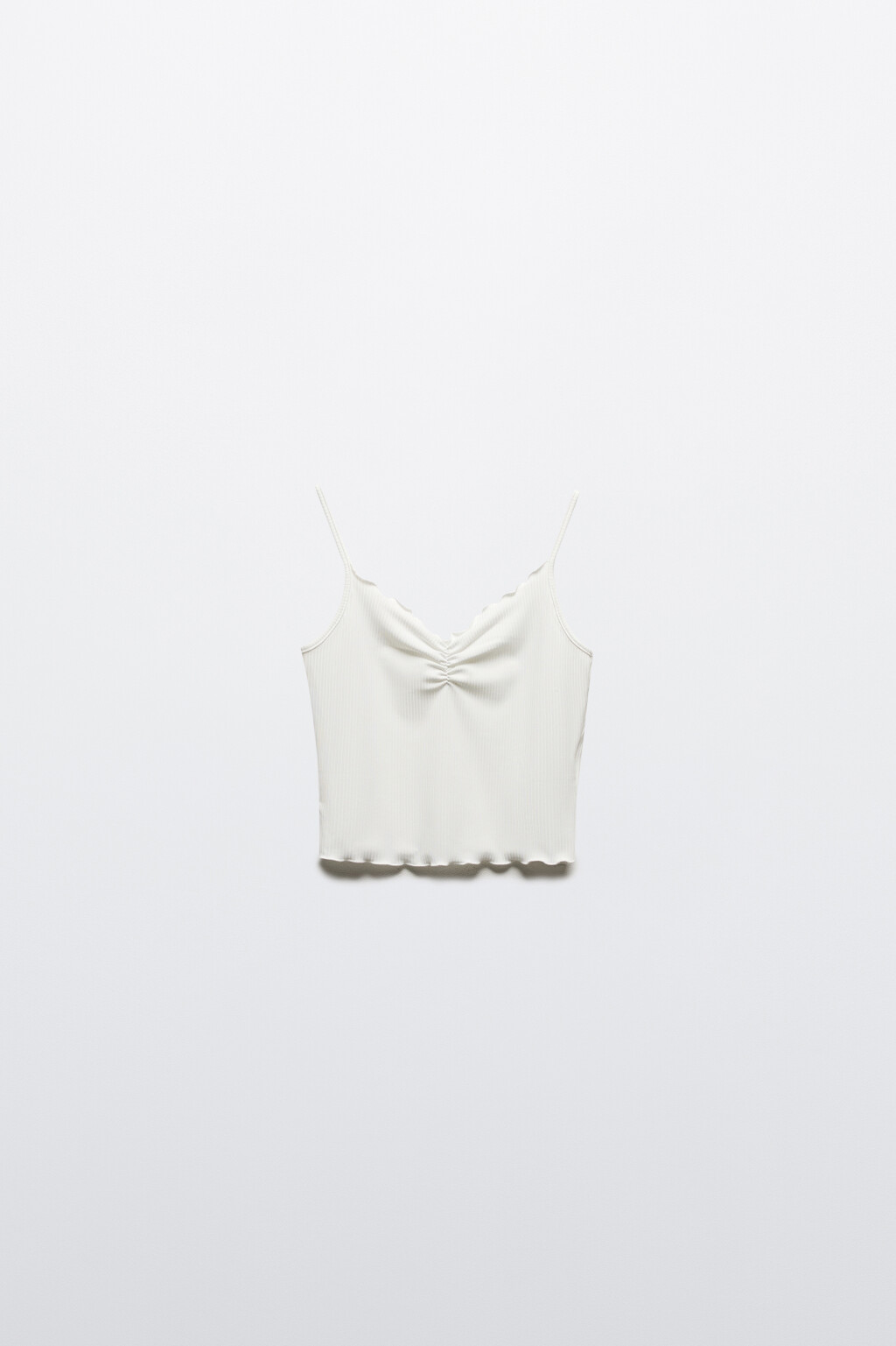 Майка-топ в рубчик со сборкой на груди - цвет белый - 8