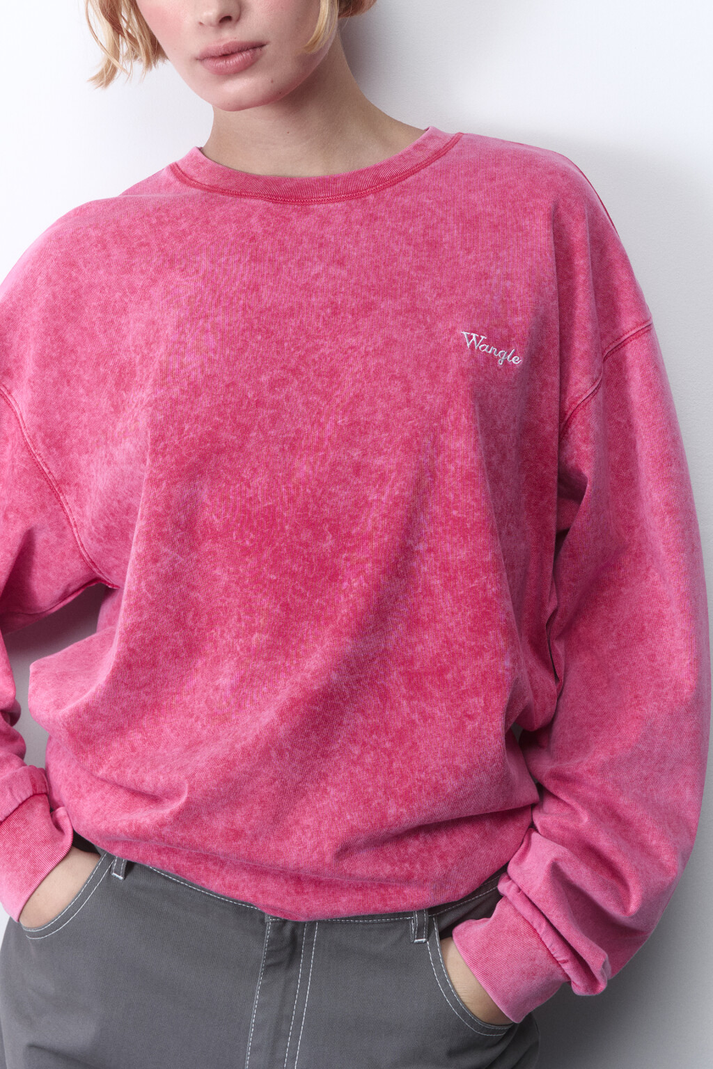 Лонгслив oversize с вареным эффектом и вышивкой - цвет розовый - 1