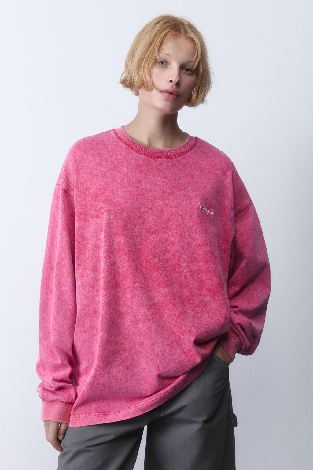 Лонгслив oversize с вареным эффектом и вышивкой - цвет розовый - 2