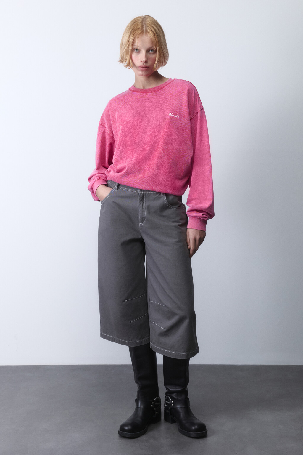 Лонгслив oversize с вареным эффектом и вышивкой - цвет розовый - 4