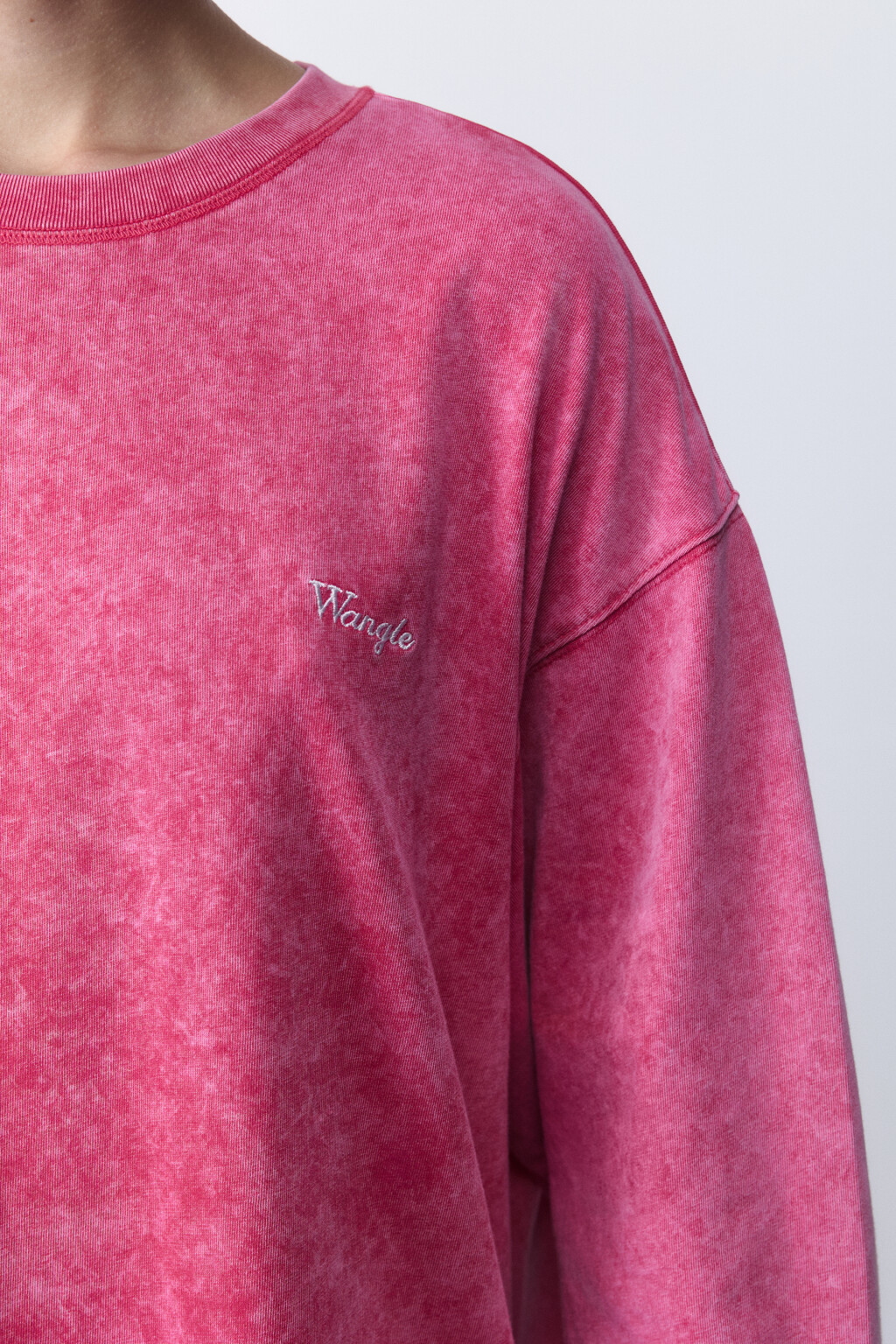 Лонгслив oversize с вареным эффектом и вышивкой - цвет розовый - 6