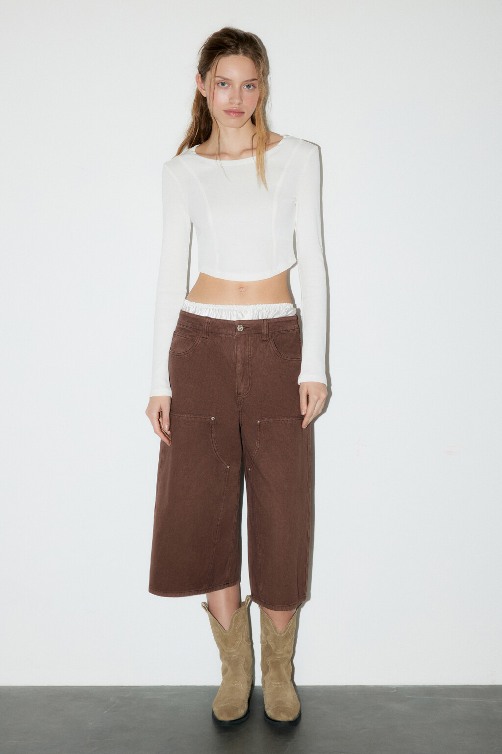 Лонгслив укороченный в рубчик - цвет белый - 4