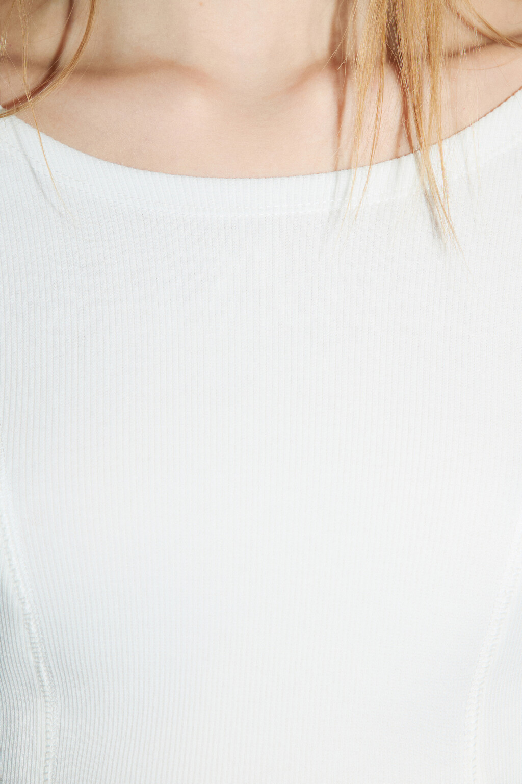 Лонгслив укороченный в рубчик - цвет белый - 6