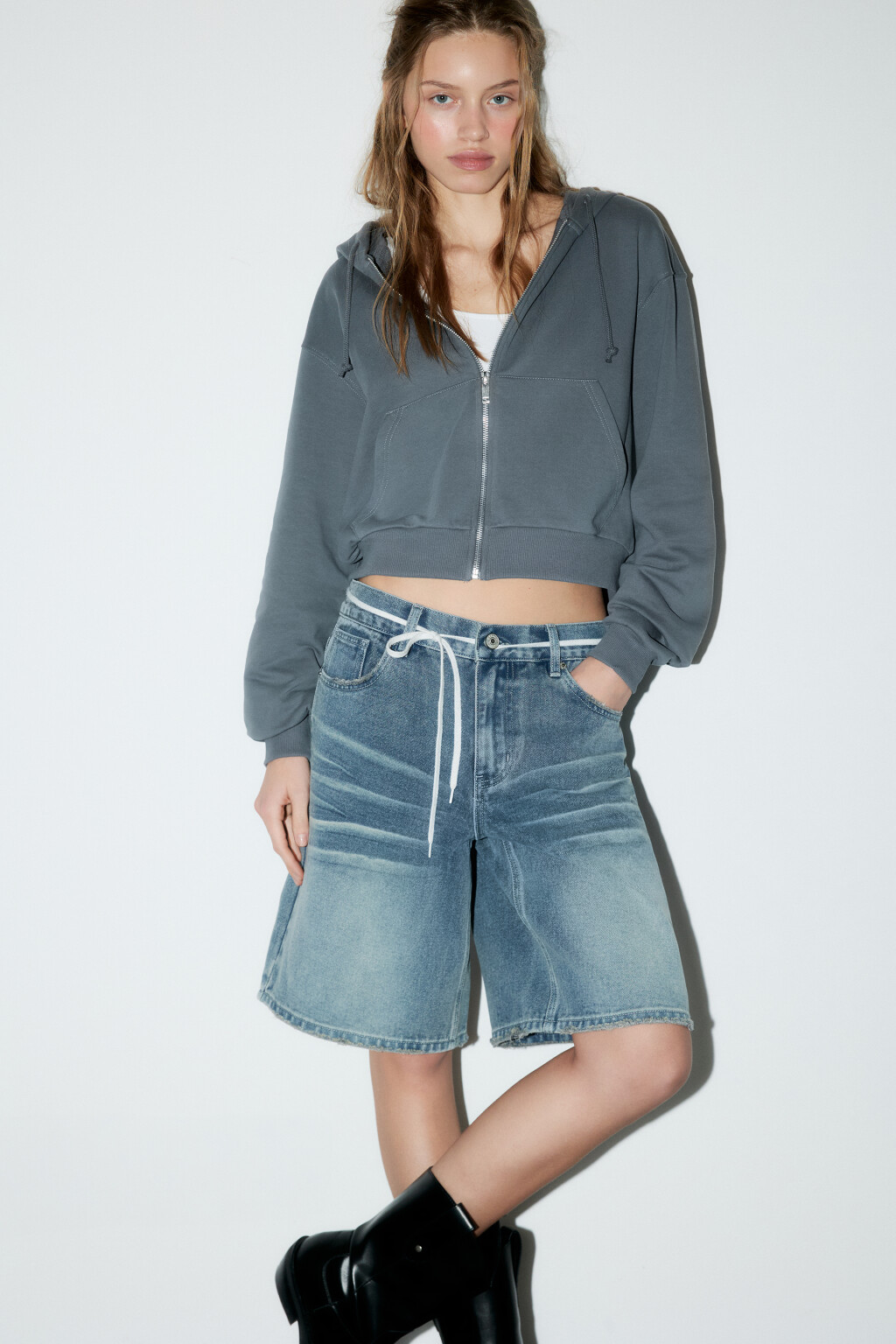 Худи-зипка укороченная с капюшоном - цвет серый - 1