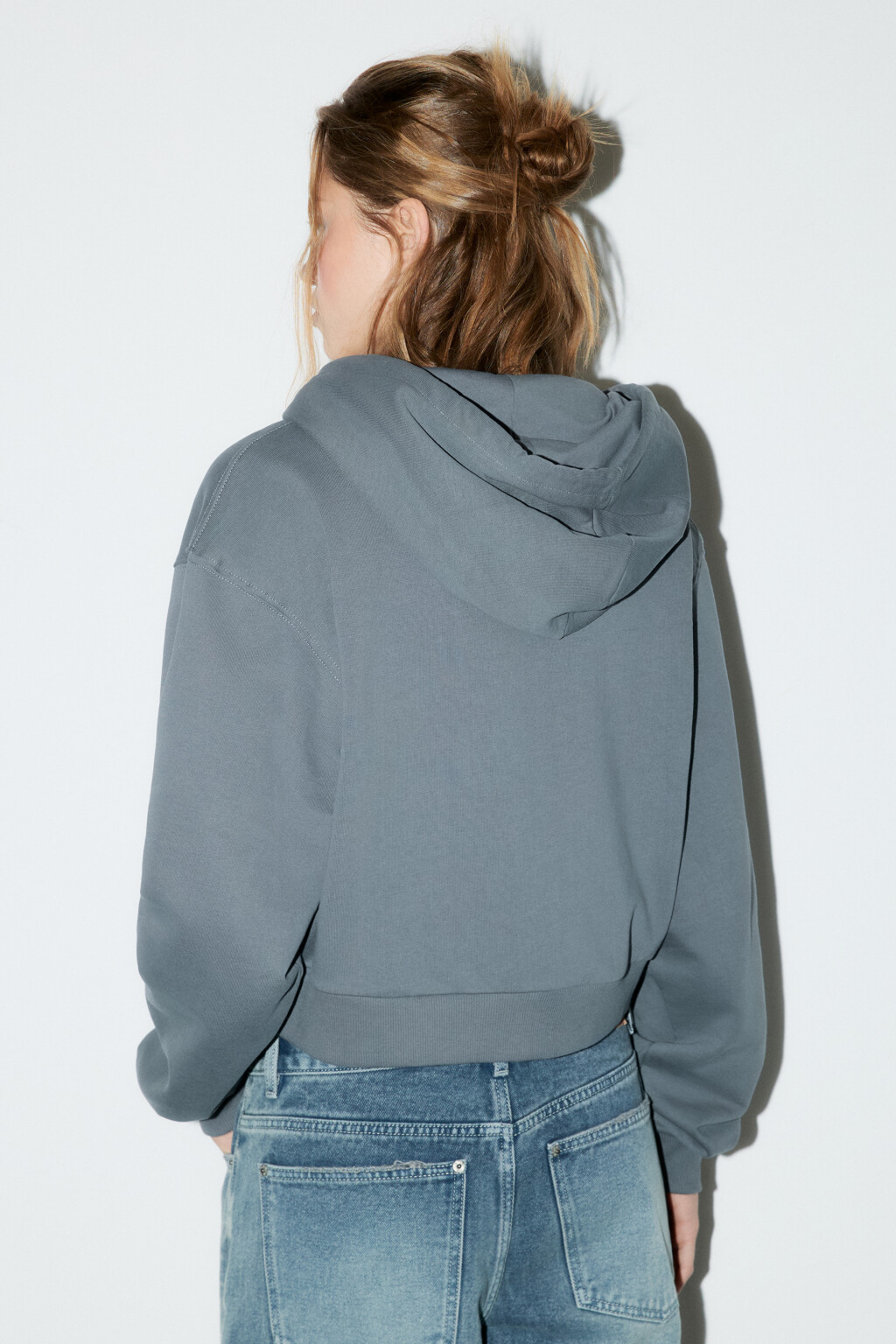 Худи-зипка укороченная с капюшоном - цвет серый - 4