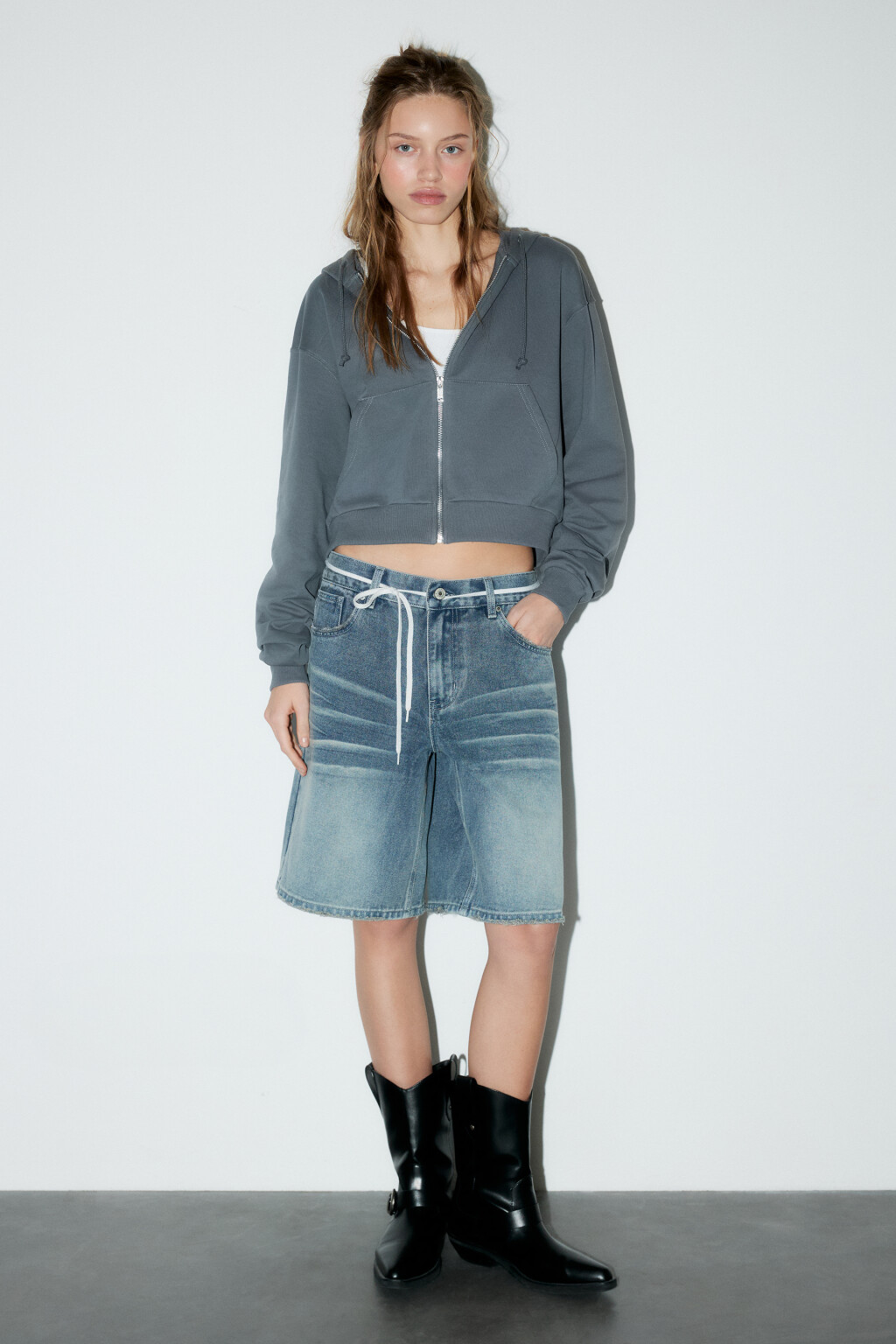 Худи-зипка укороченная с капюшоном - цвет серый - 5