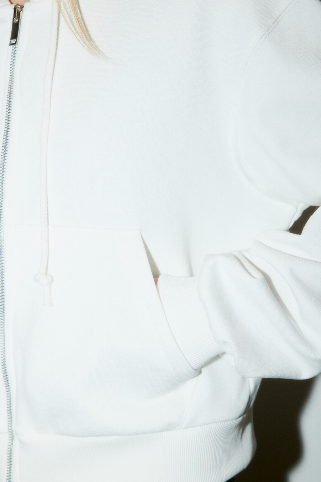 Худи-зипка укороченная с капюшоном - цвет молочный - 6