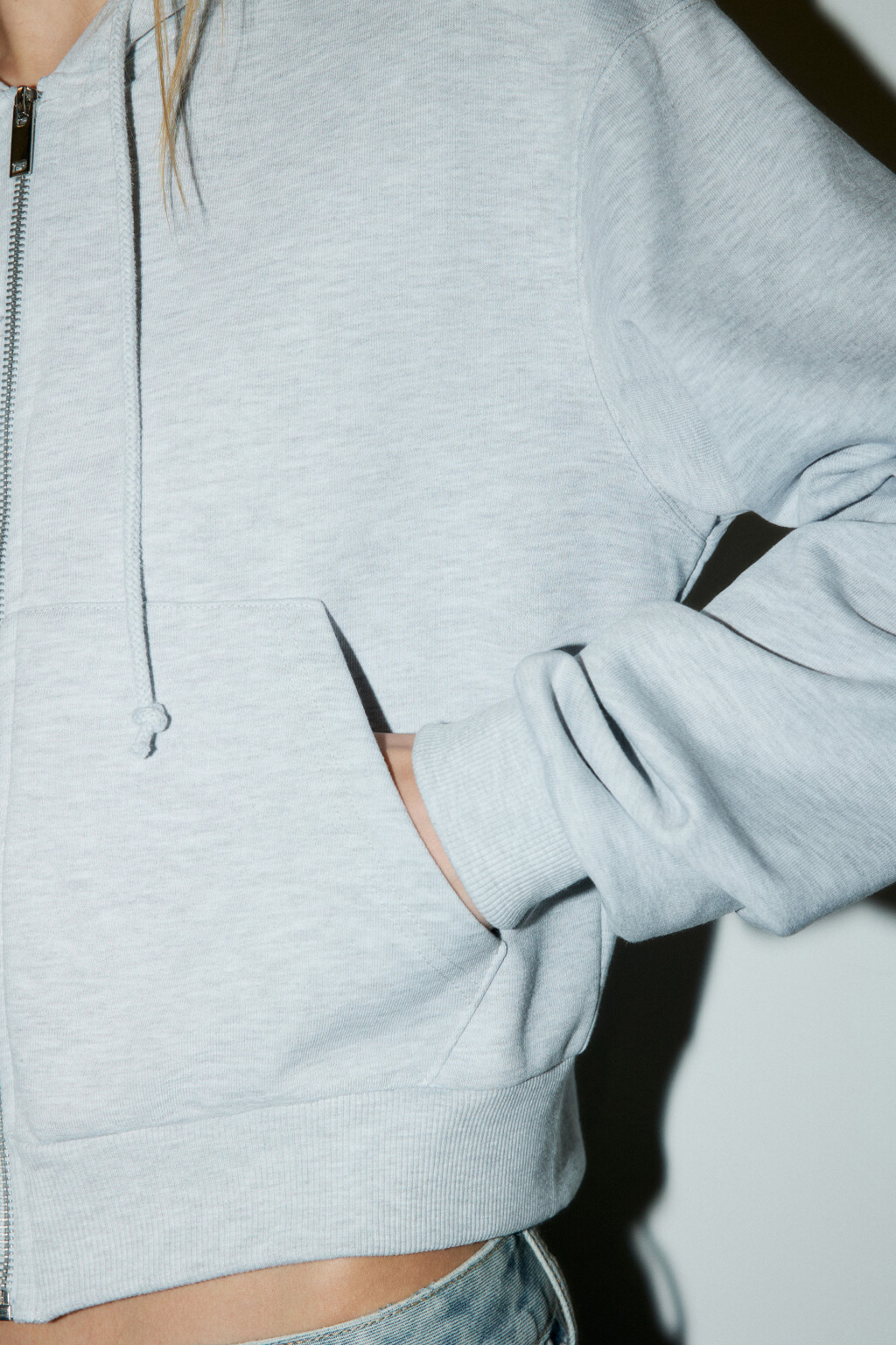 Худи-зипка укороченная с капюшоном - цвет серый - 6