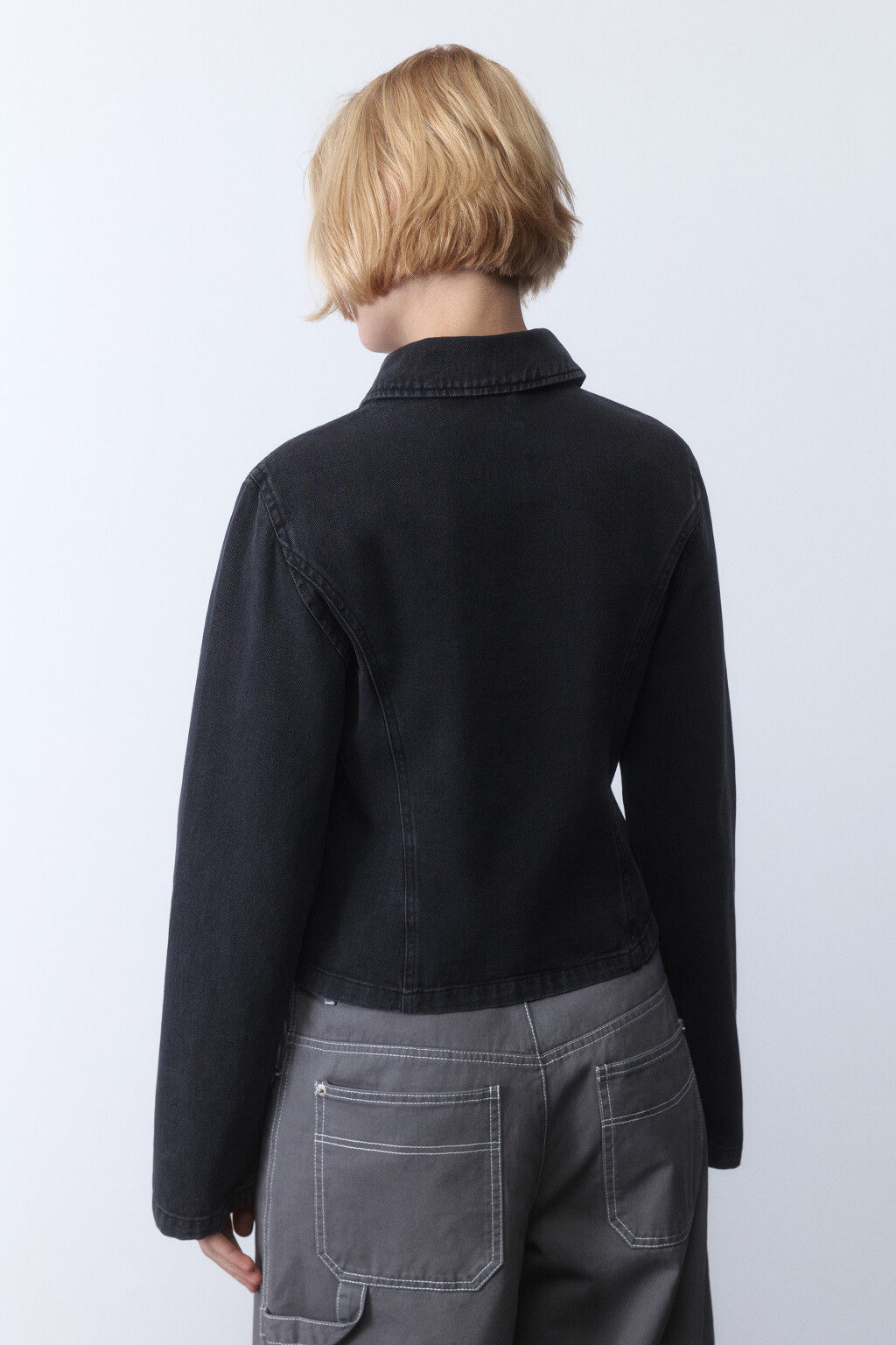 Куртка джинсовая укороченная на молнии - цвет серый - 4