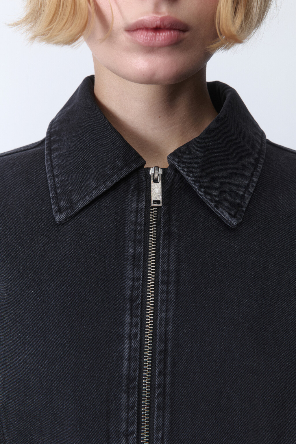 Куртка джинсовая укороченная на молнии - цвет серый - 6