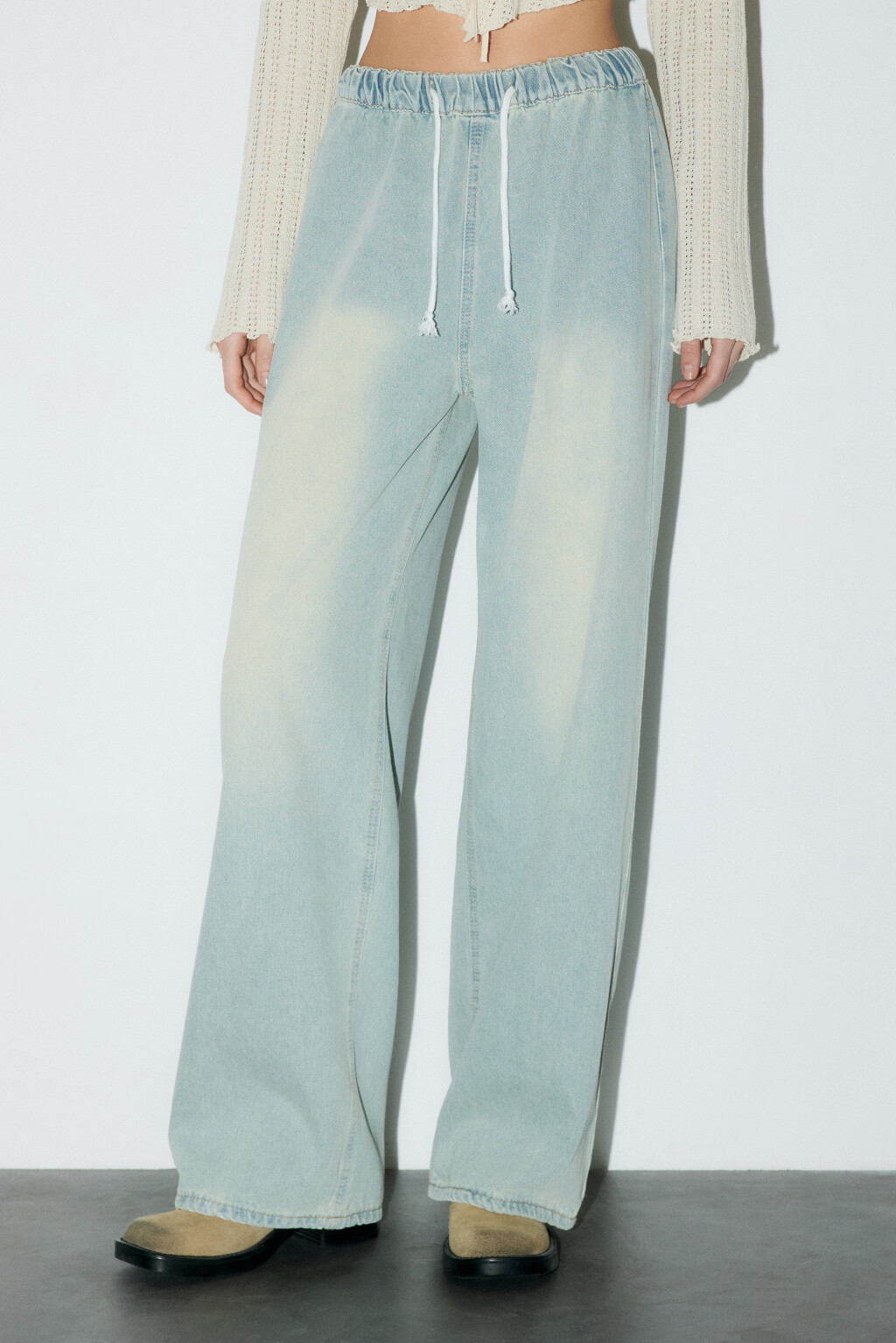 Джинсы широкие с поясом-резинкой на завязках - цвет синий - 2