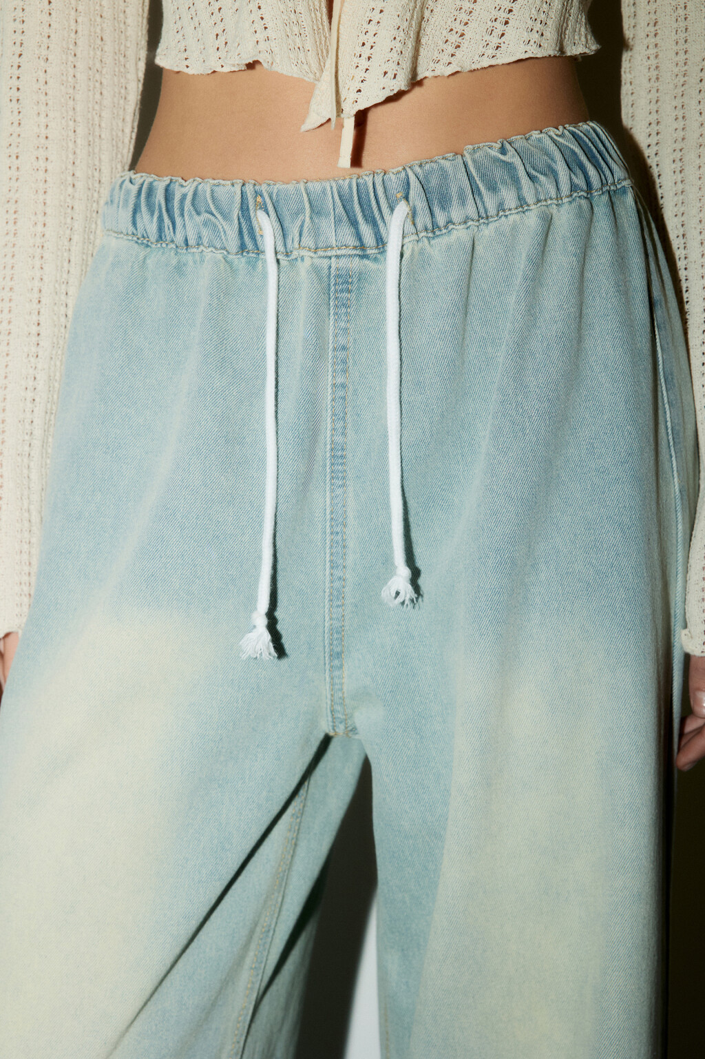 Джинсы широкие с поясом-резинкой на завязках - цвет синий - 5