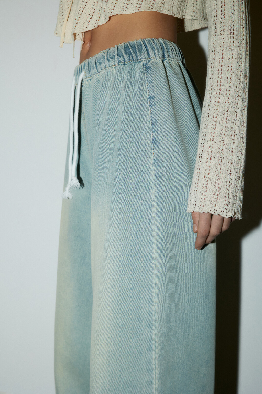 Джинсы широкие с поясом-резинкой на завязках - цвет синий - 6