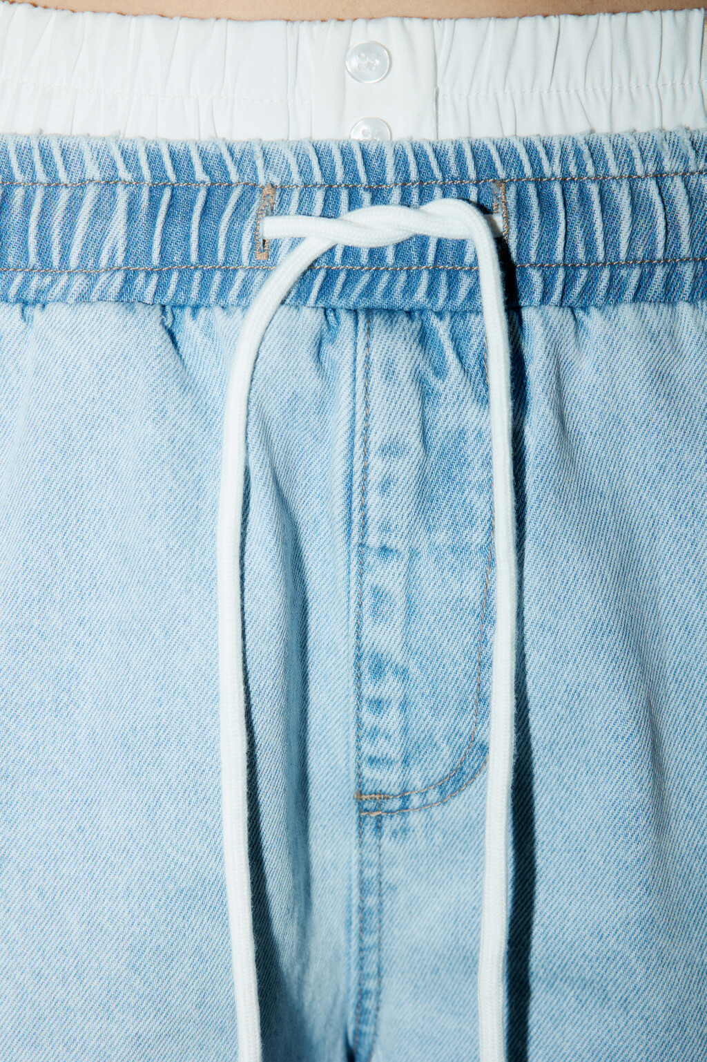 Шорты джинсовые рваные с бельевым поясом - цвет голубой - 6