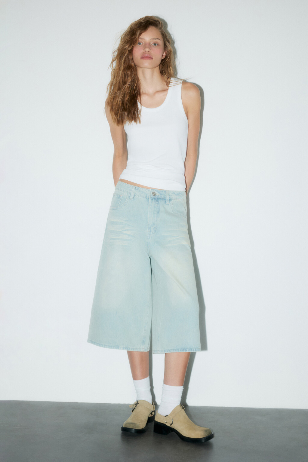 Шорты-бермуды джинсовые с низкой посадкой - цвет синий - 4