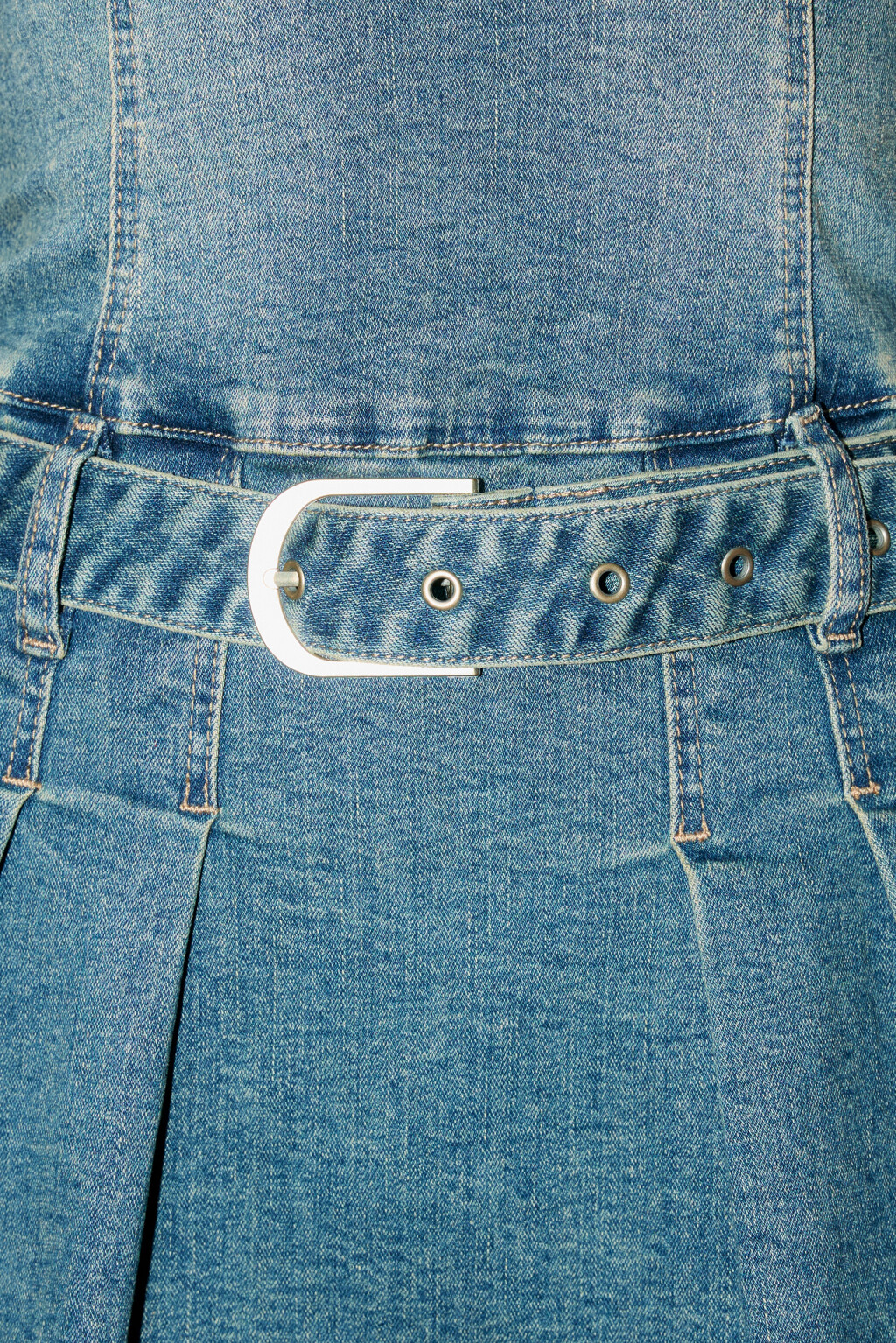 Платье-бандо мини джинсовое с ремнем - цвет синий - 6