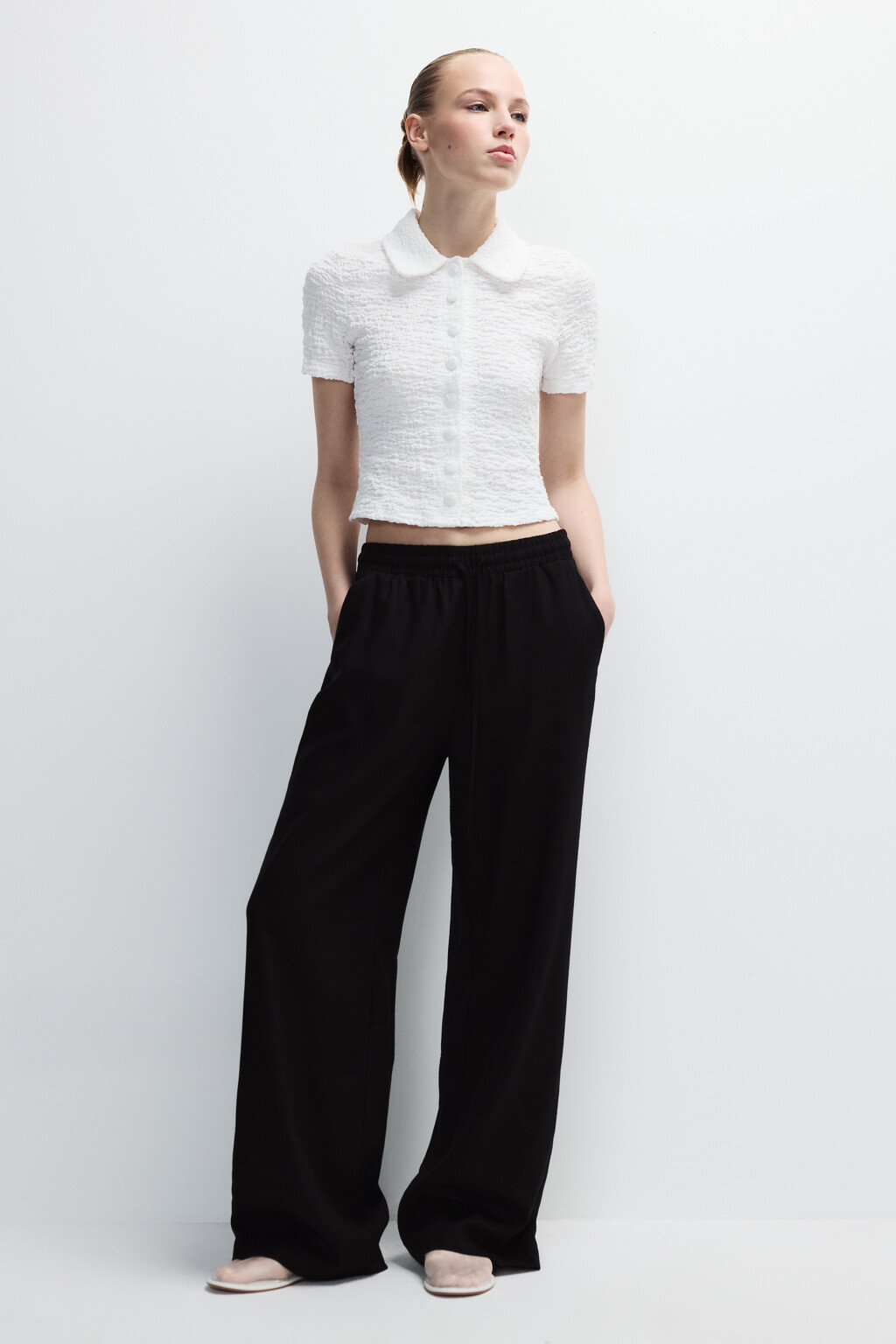 Брюки широкие из вискозы и льна - цвет черный - 4