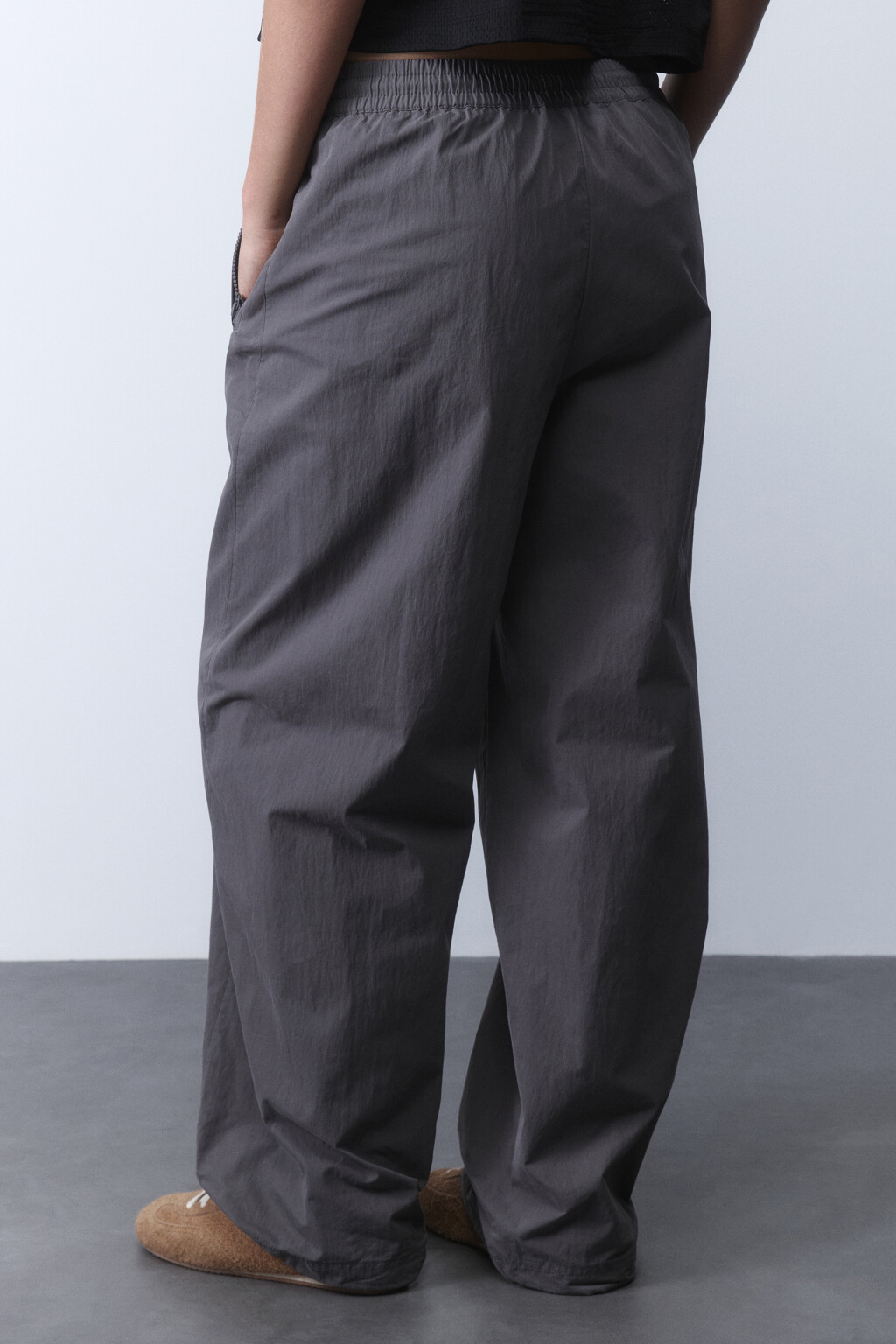 Брюки широкие текстильные с поясом-резинкой - цвет серый - 3