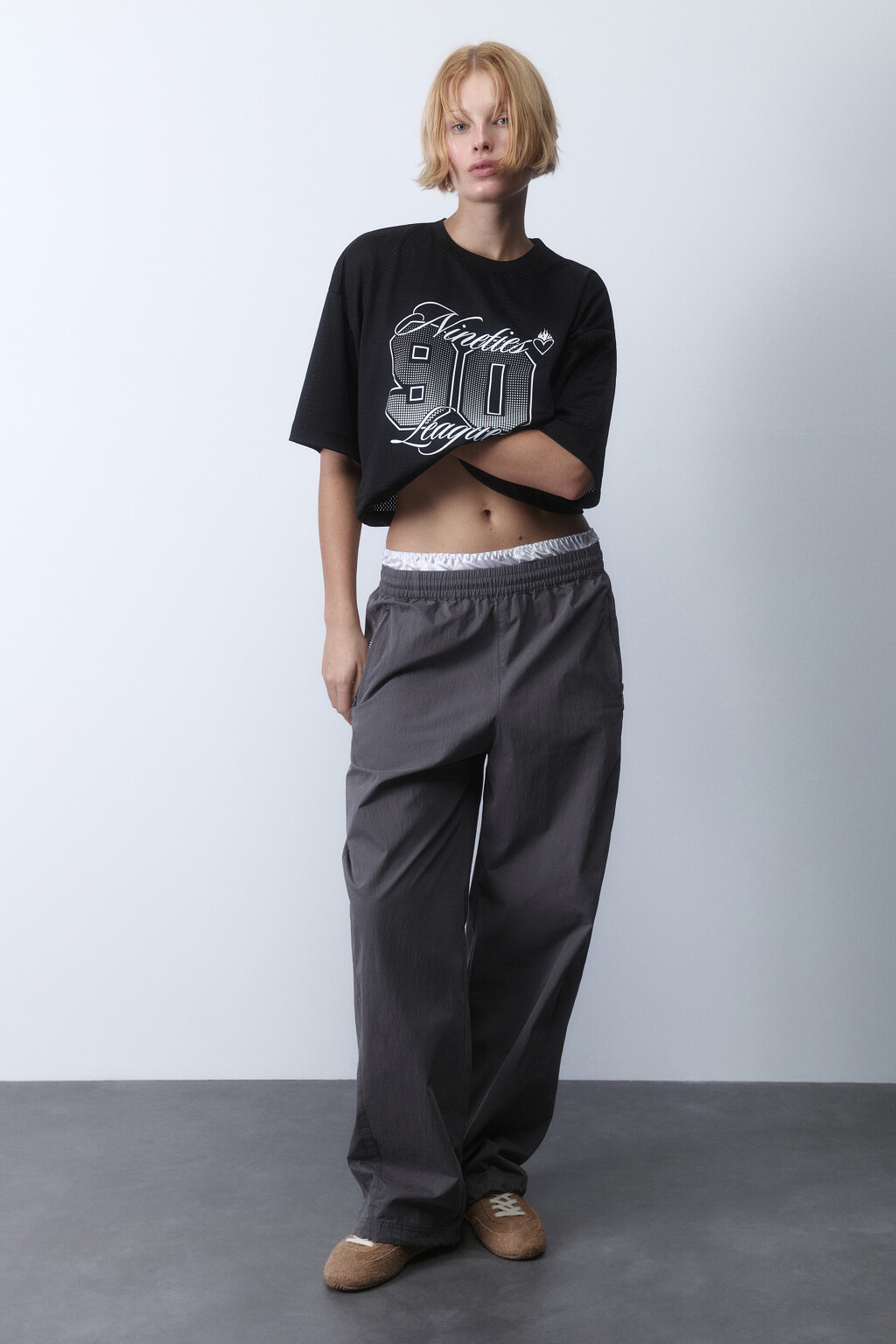 Брюки широкие текстильные с поясом-резинкой - цвет серый - 4