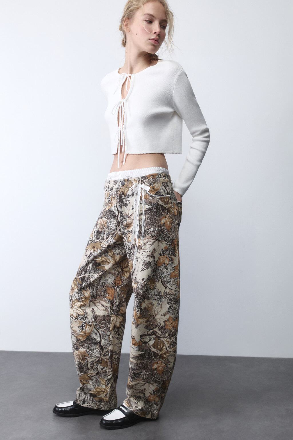 Брюки barrel широкие с принтом и кружевом - цвет зеленый - 1