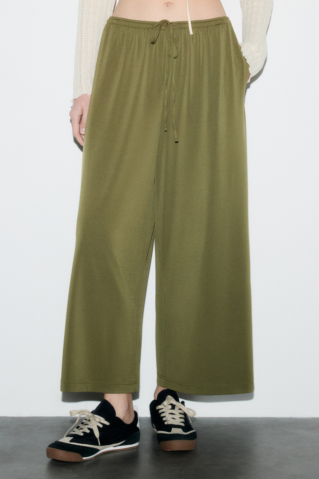 Брюки-кюлоты широкие с поясом-резинкой - цвет зеленый - 3