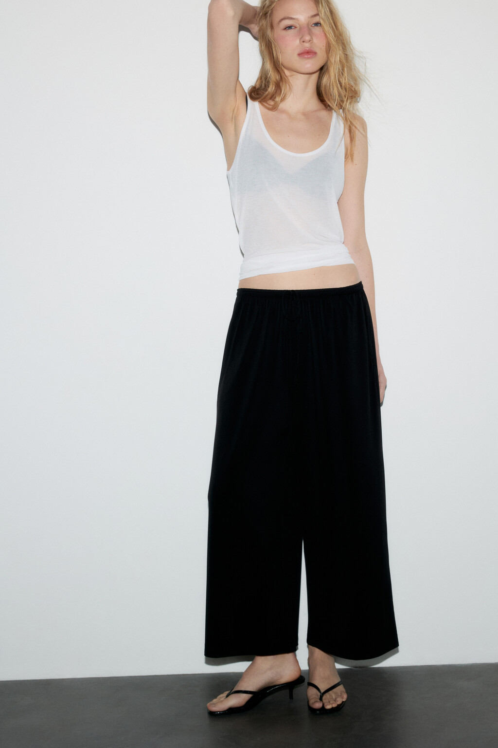 Брюки-кюлоты широкие с поясом-резинкой - цвет черный - 1