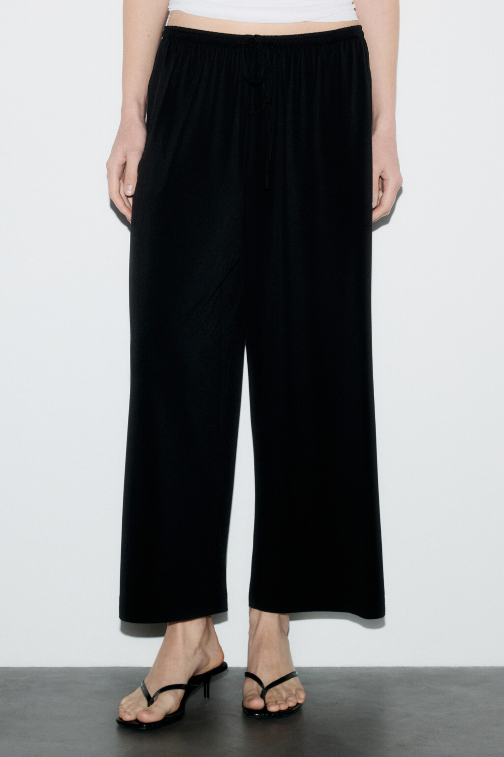 Брюки-кюлоты широкие с поясом-резинкой - цвет черный - 2