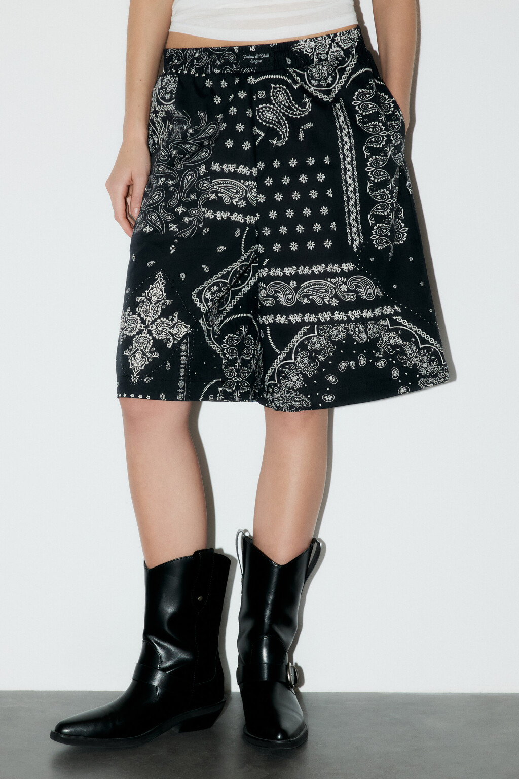 Шорты-бермуды хлопковые с принтом - цвет черный - 2