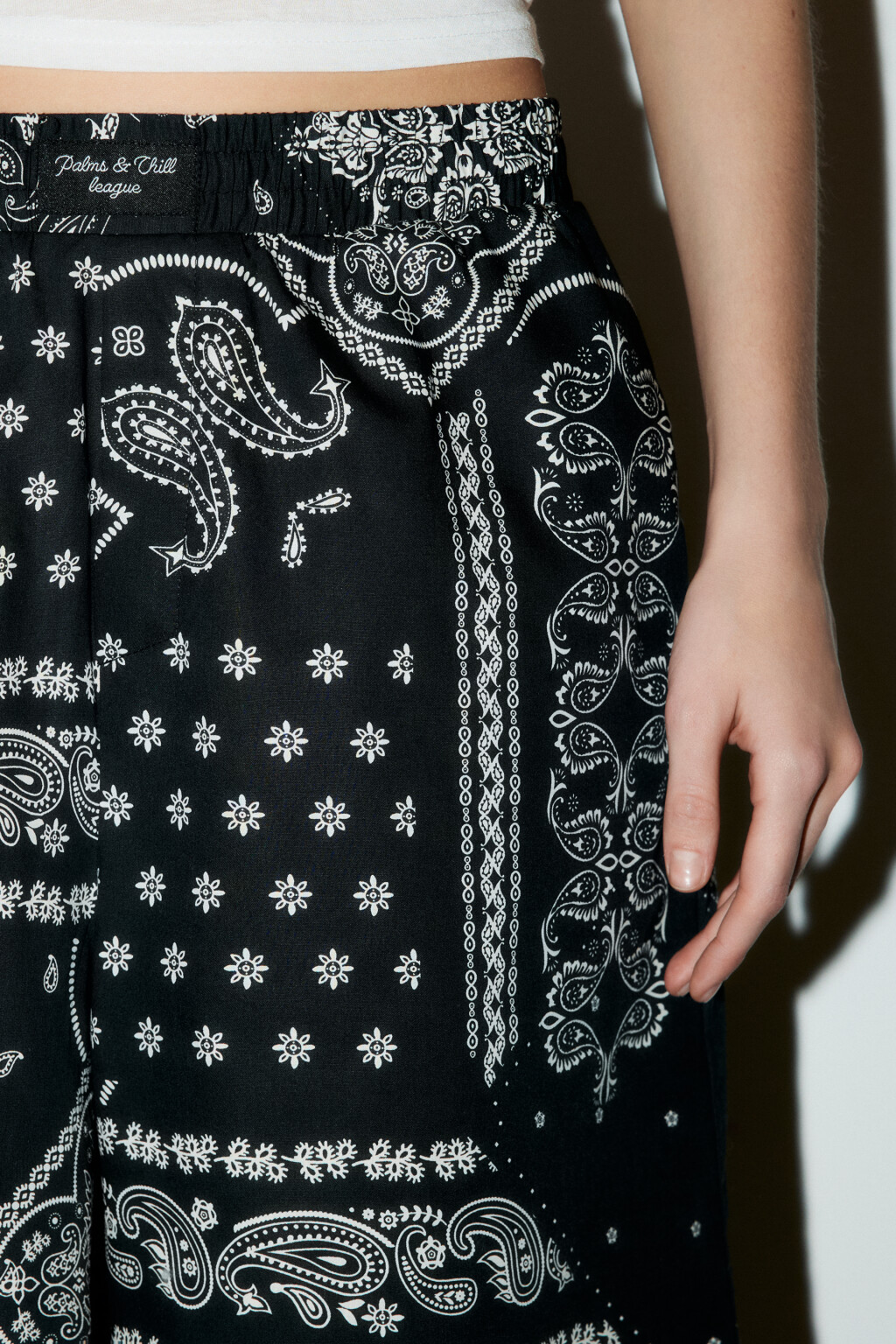 Шорты-бермуды хлопковые с принтом - цвет черный - 5