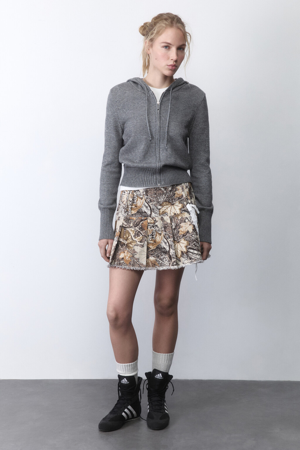 Юбка мини в складку с принтом и кружевом - цвет зеленый - 4